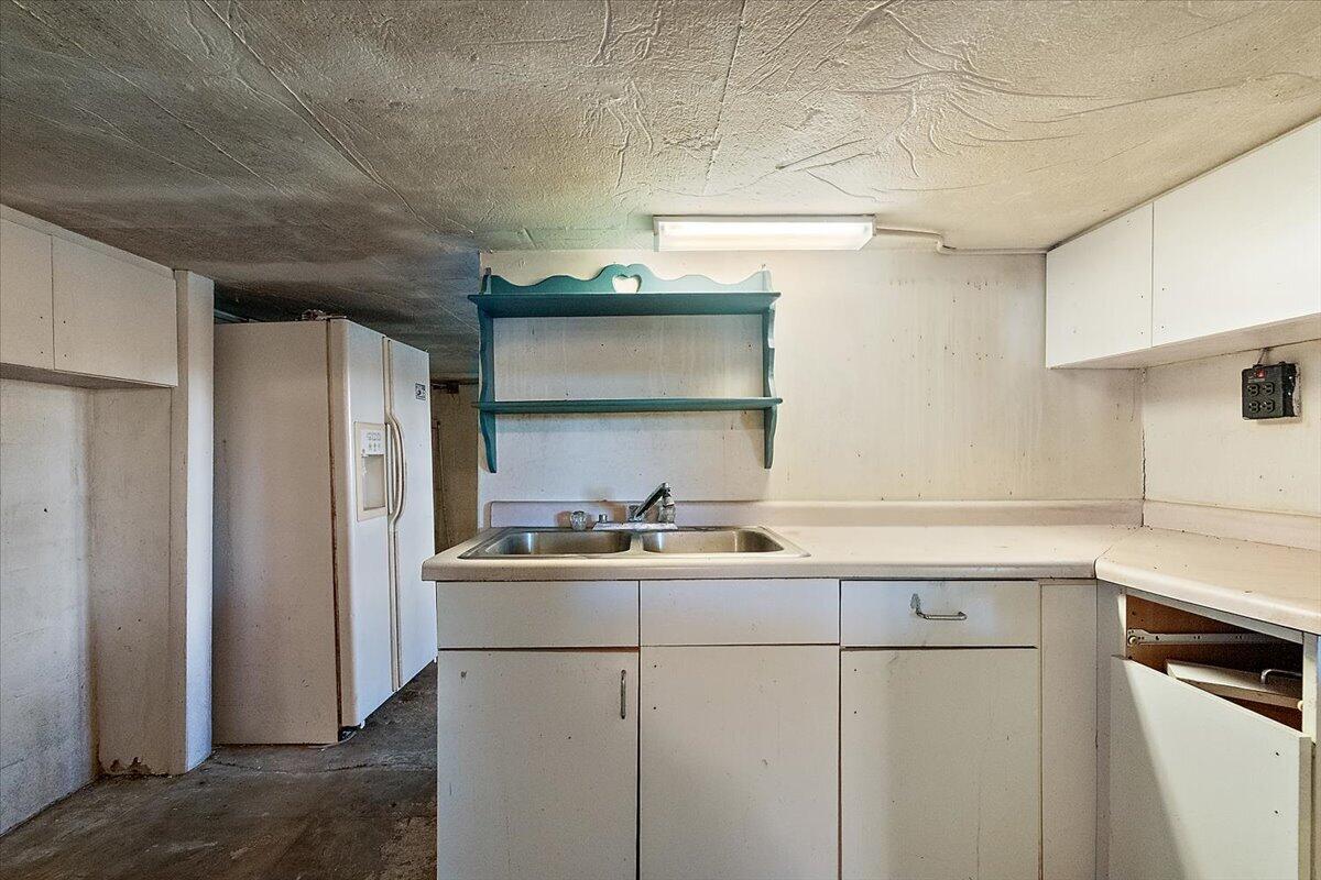 4785 118th Avenue Fennville MI 49408