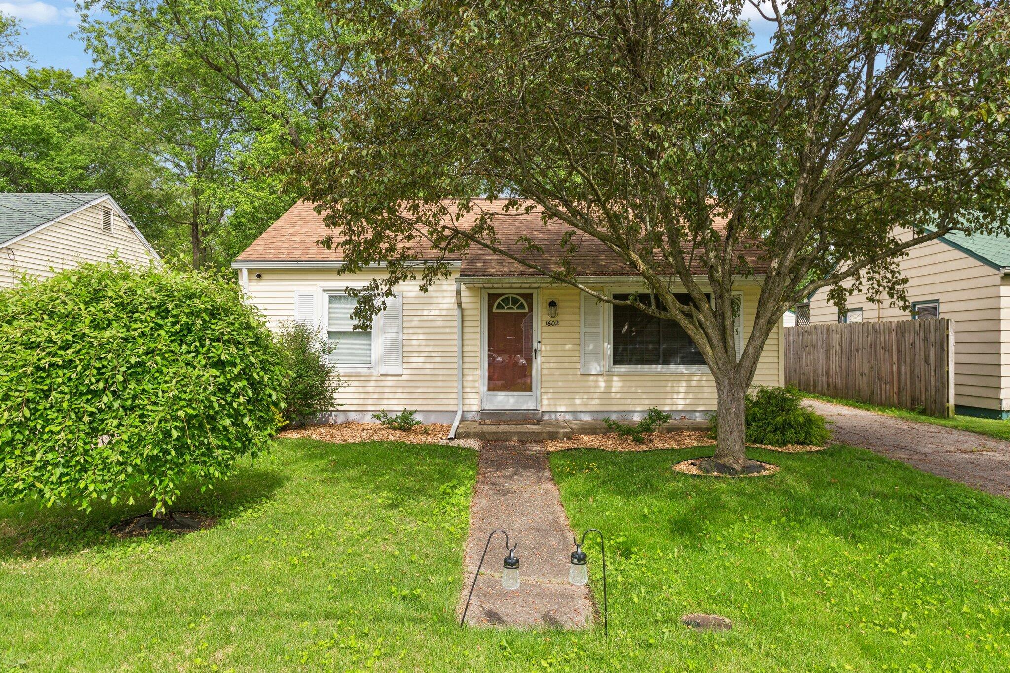 1602 Baker Drive Kalamazoo MI 49048