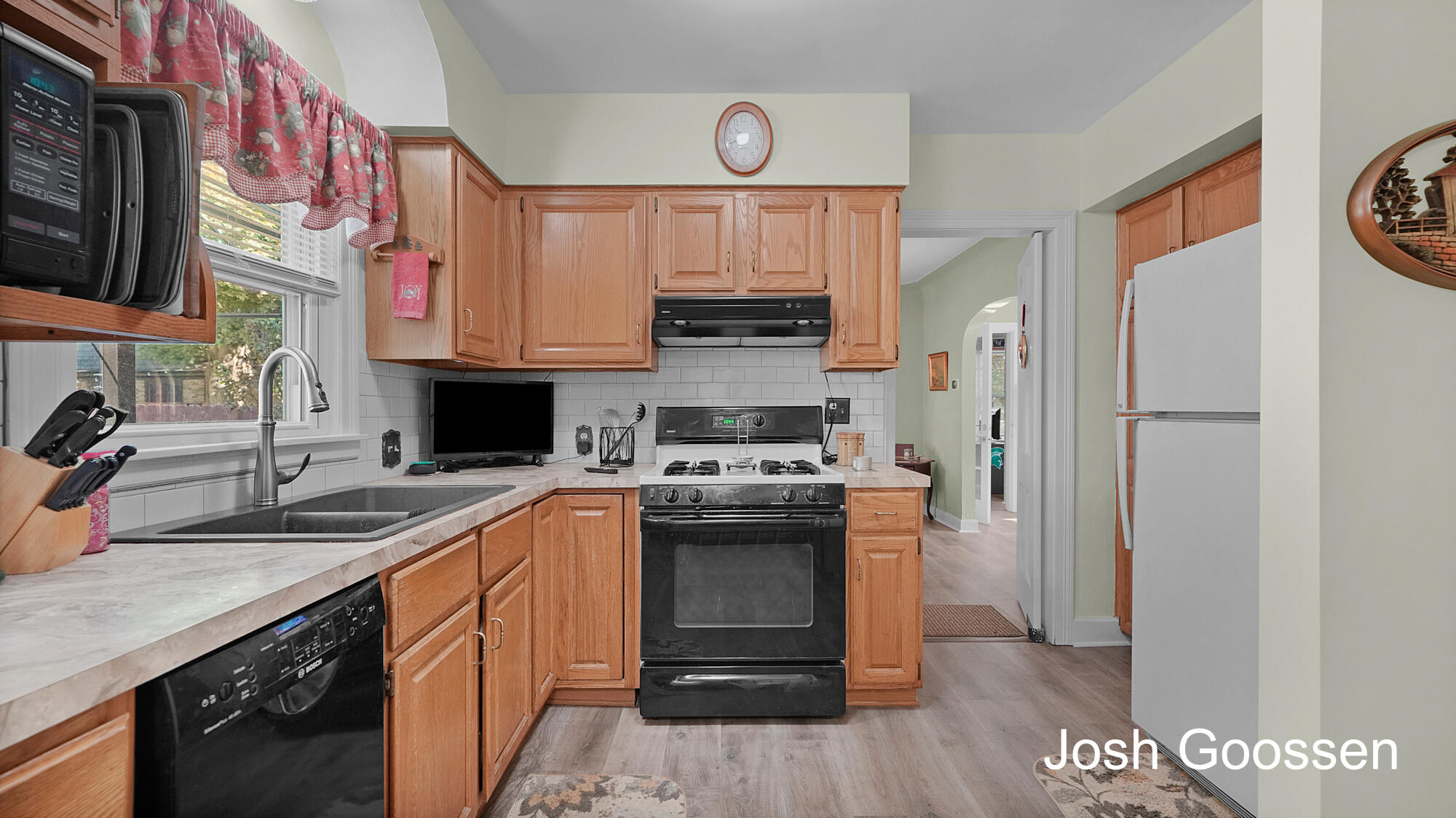 2463 College Avenue SE Grand Rapids MI 49507