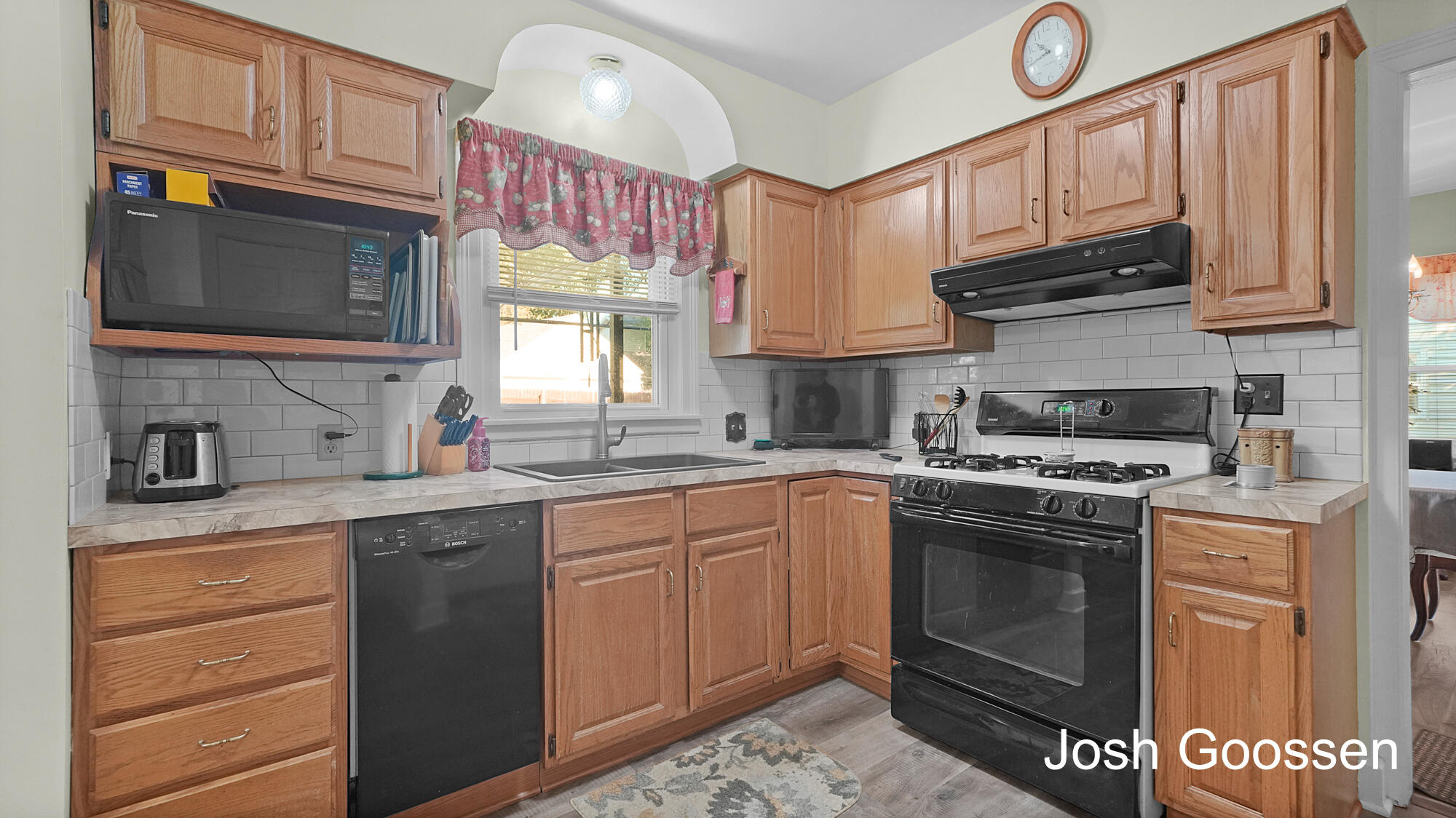 2463 College Avenue SE Grand Rapids MI 49507