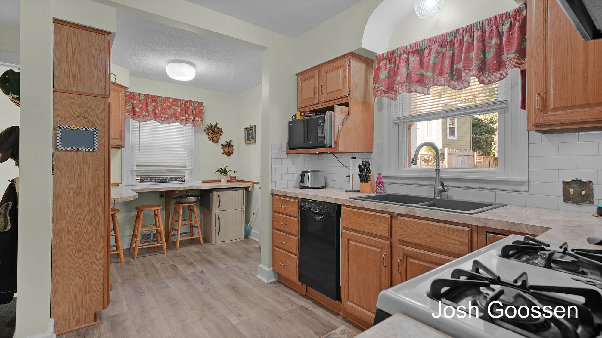 2463 College Avenue SE Grand Rapids MI 49507