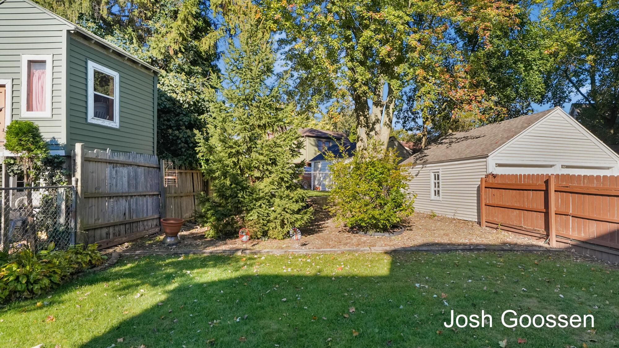 2463 College Avenue SE Grand Rapids MI 49507