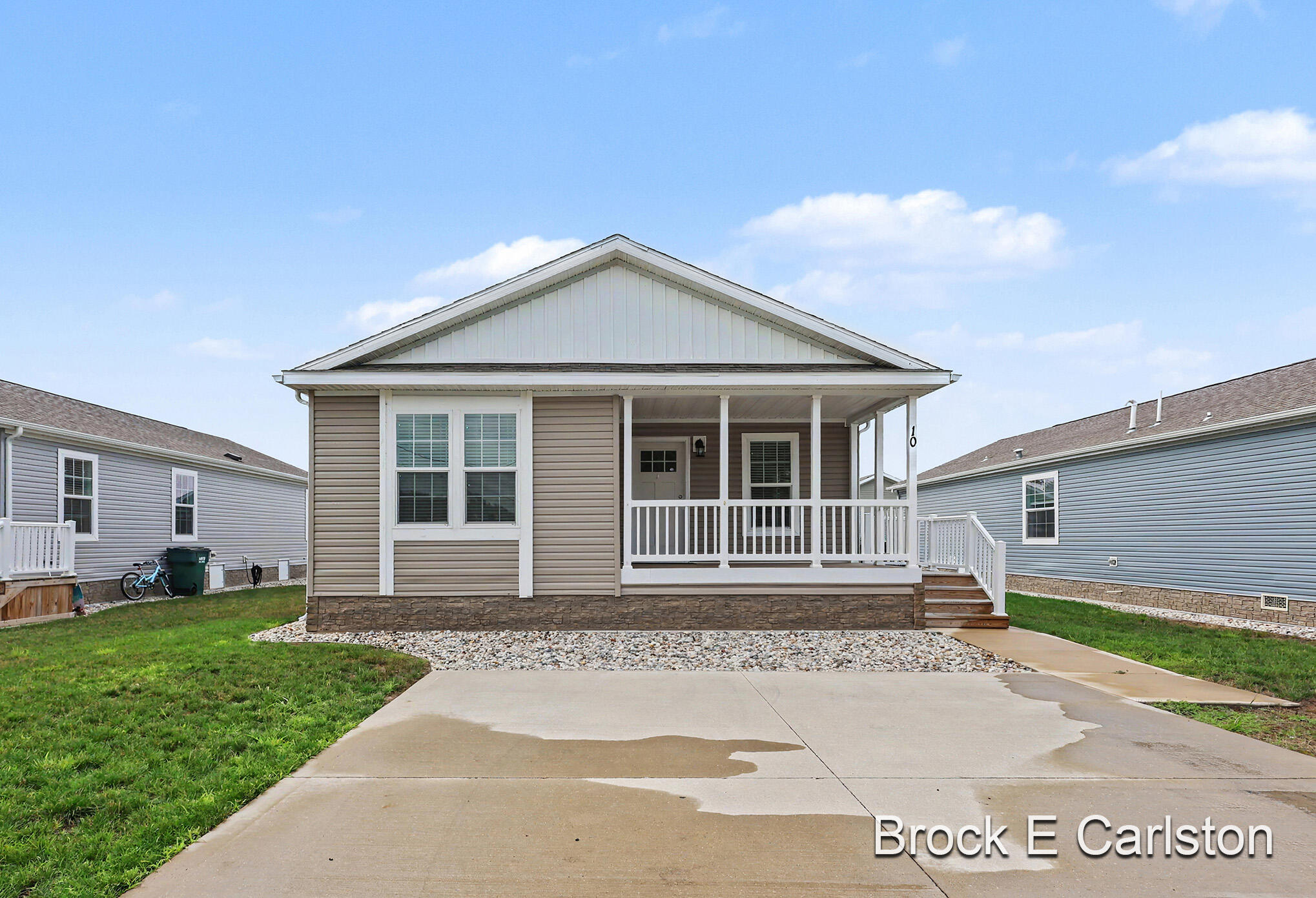 1283 E Ellis Road Norton Shores MI 49441