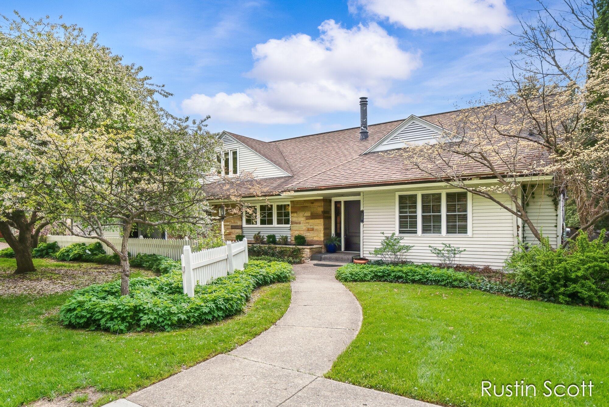 185 S Monroe Street NE Rockford MI 49341