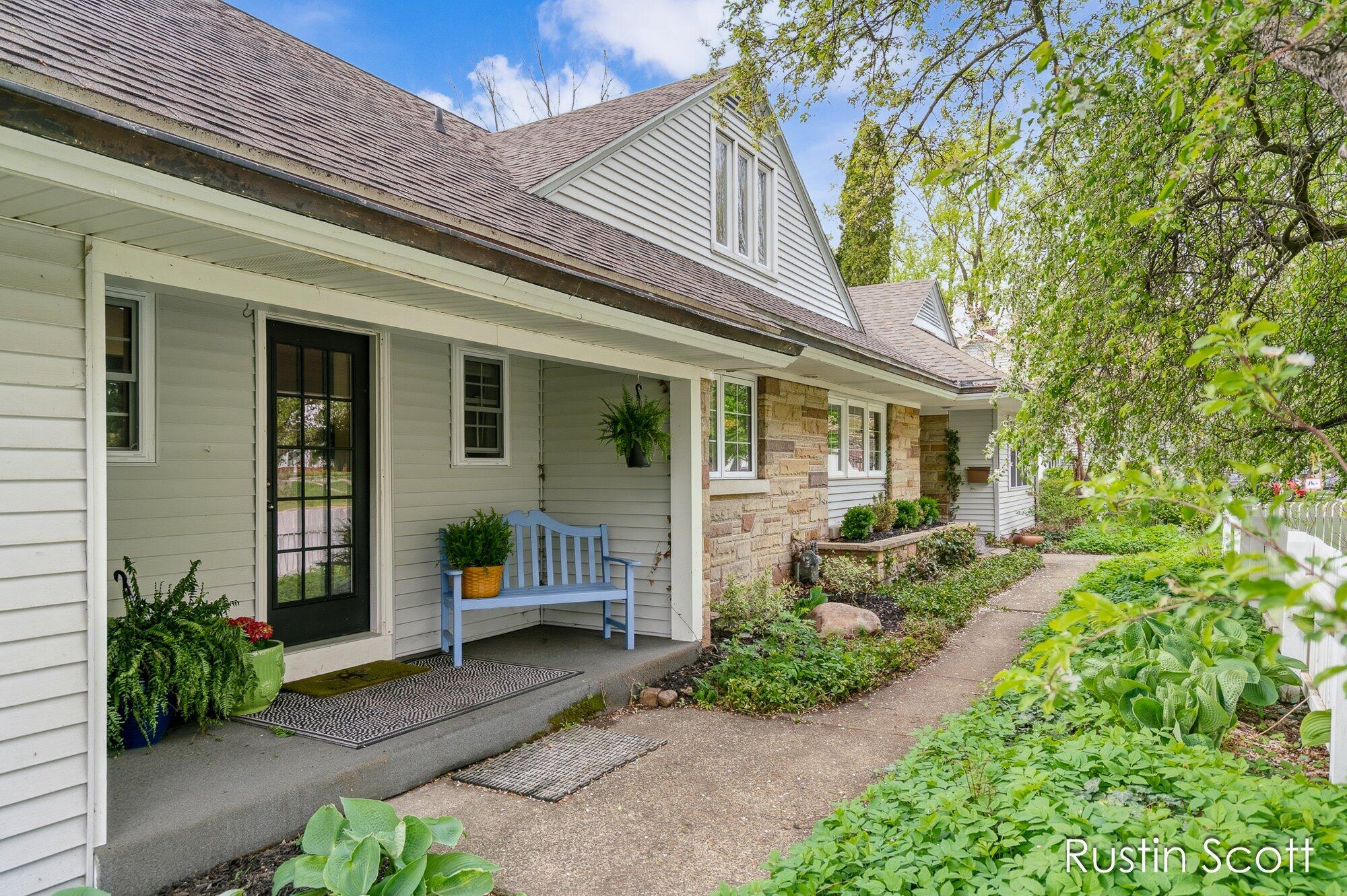 185 S Monroe Street NE Rockford MI 49341