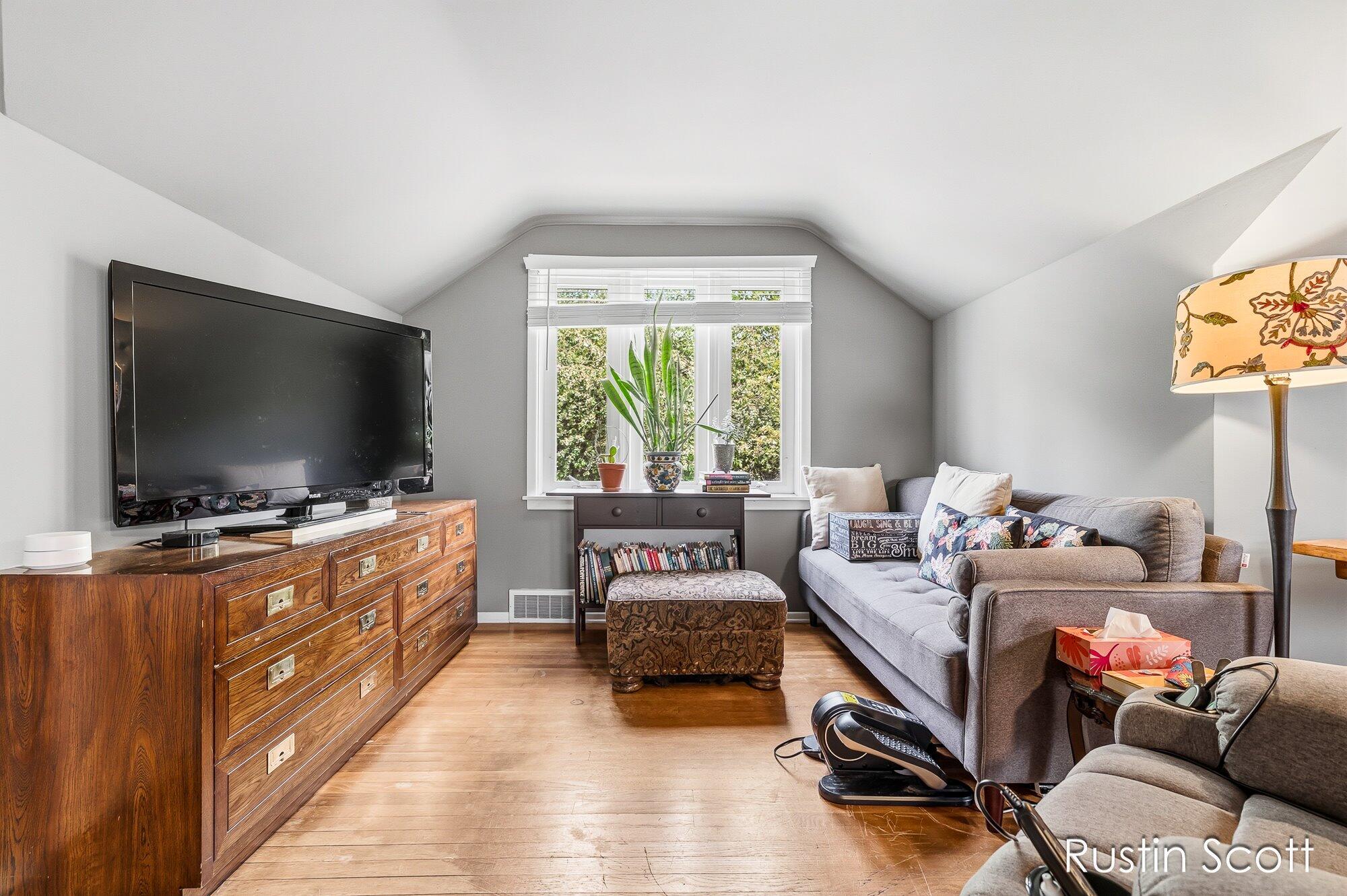 185 S Monroe Street NE Rockford MI 49341