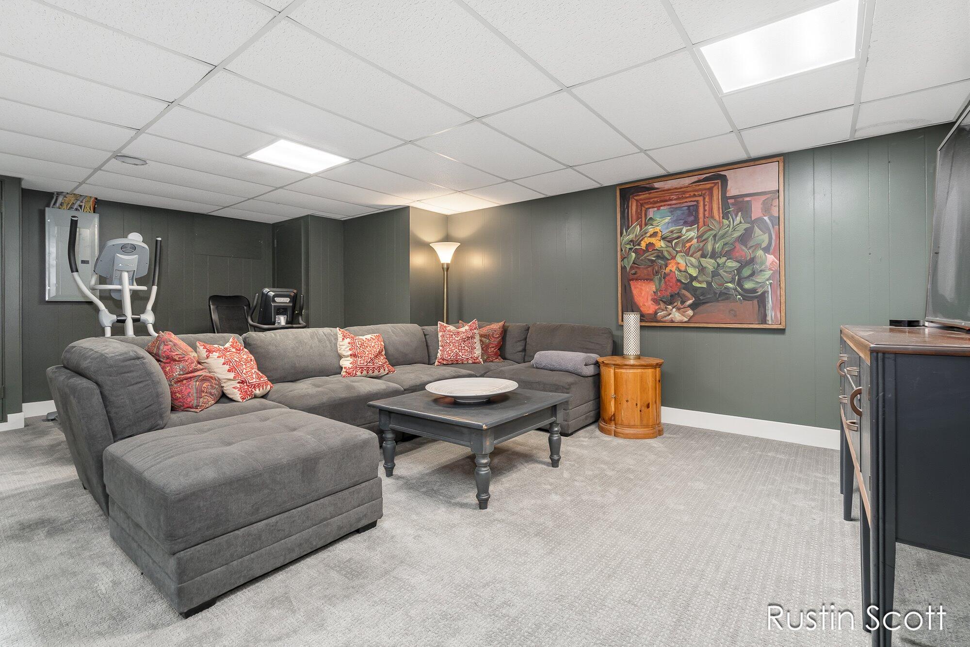 185 S Monroe Street NE Rockford MI 49341