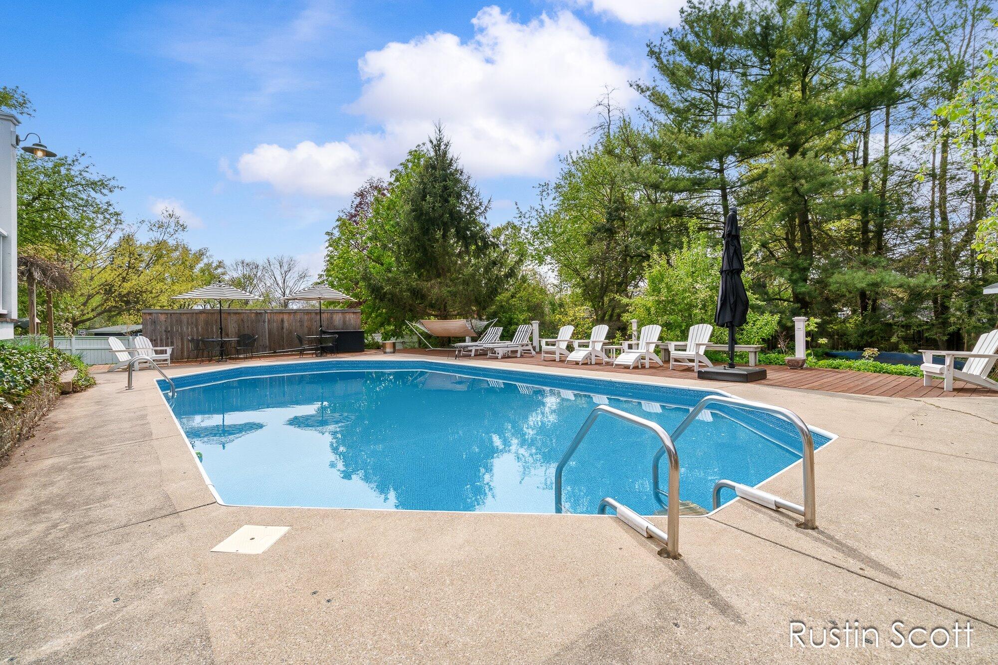 185 S Monroe Street NE Rockford MI 49341
