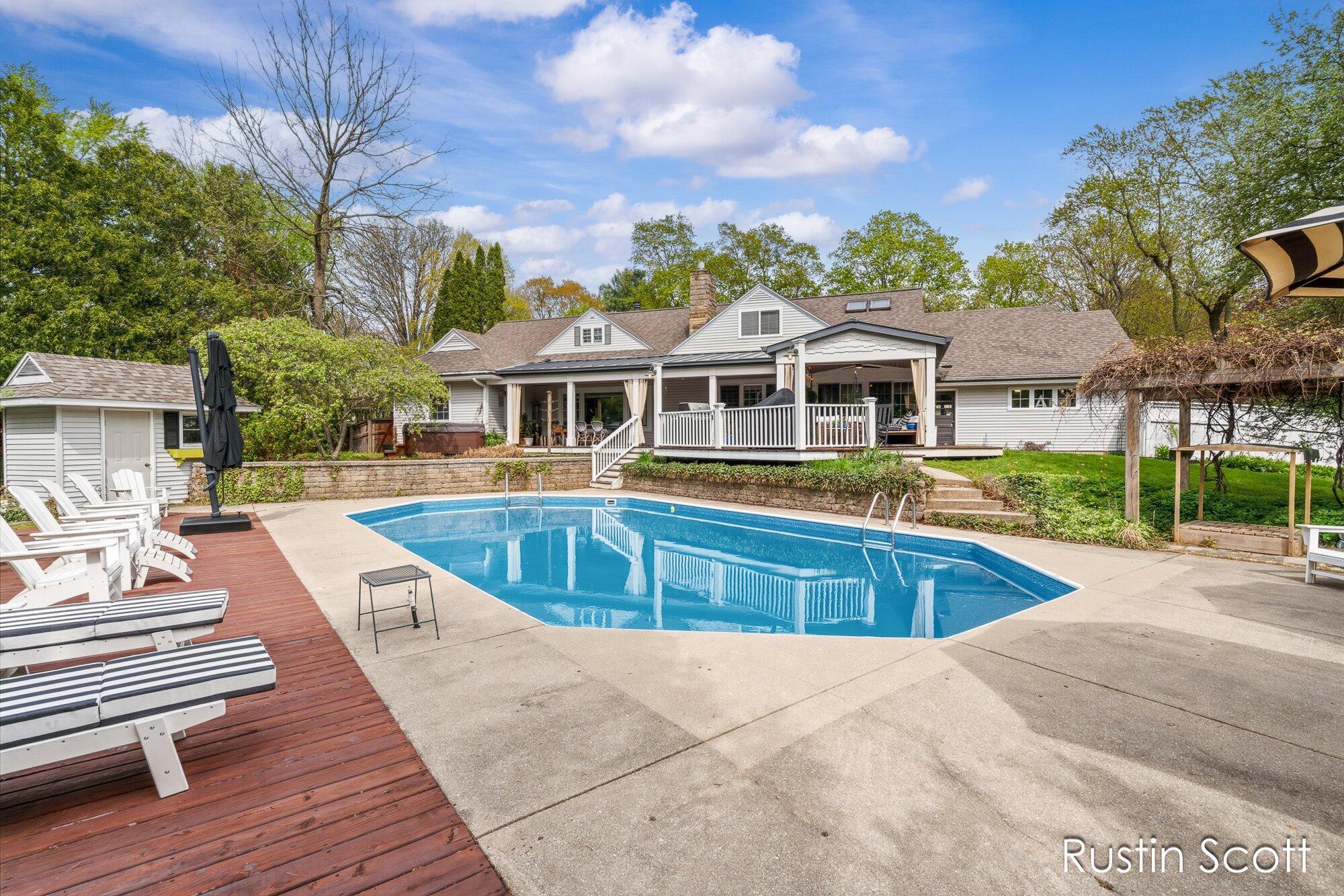 185 S Monroe Street NE Rockford MI 49341