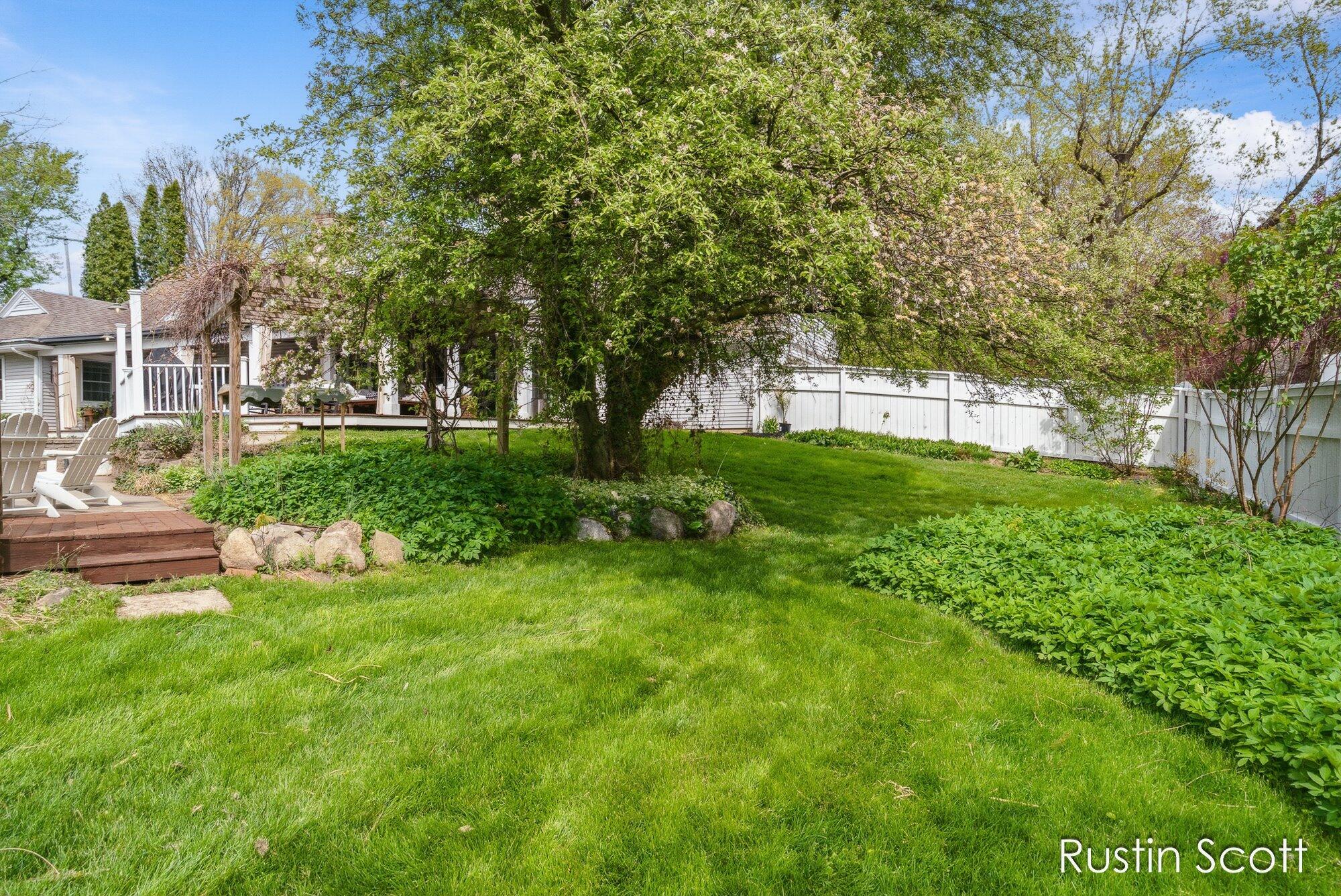 185 S Monroe Street NE Rockford MI 49341