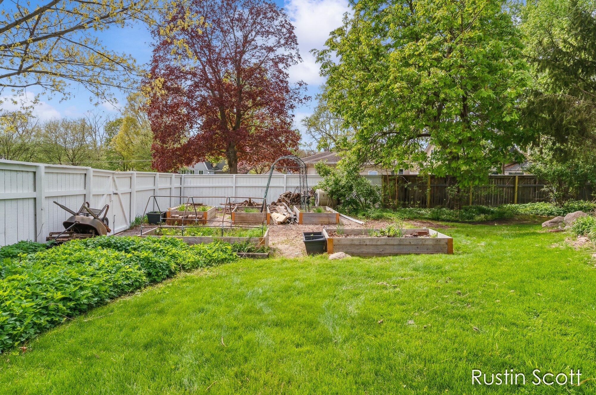 185 S Monroe Street NE Rockford MI 49341