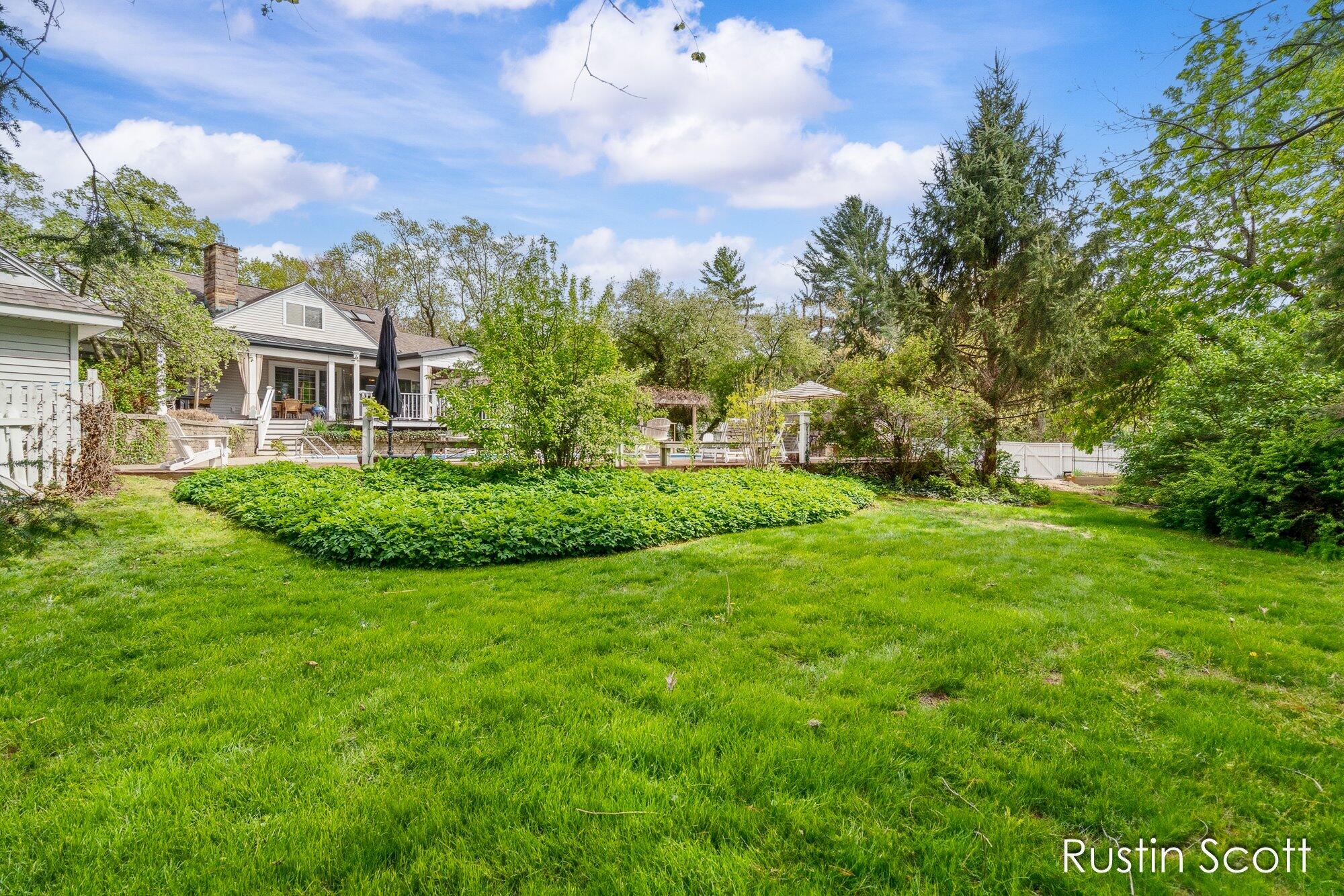 185 S Monroe Street NE Rockford MI 49341