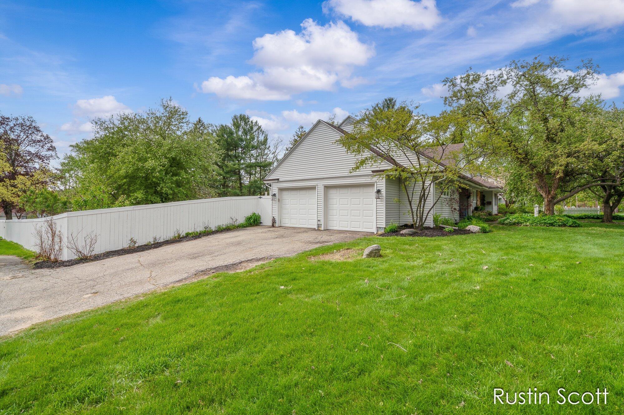 185 S Monroe Street NE Rockford MI 49341
