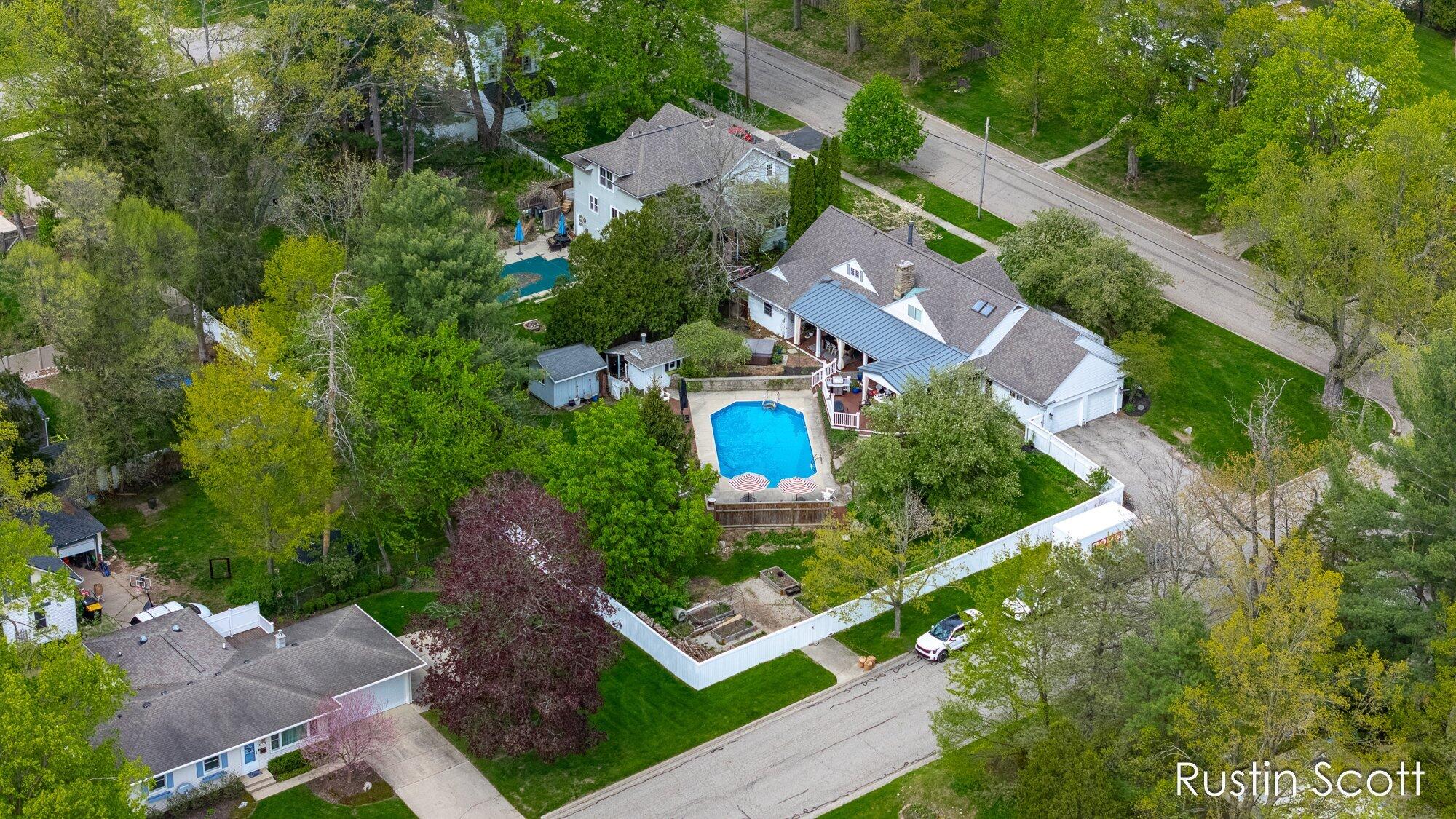 185 S Monroe Street NE Rockford MI 49341