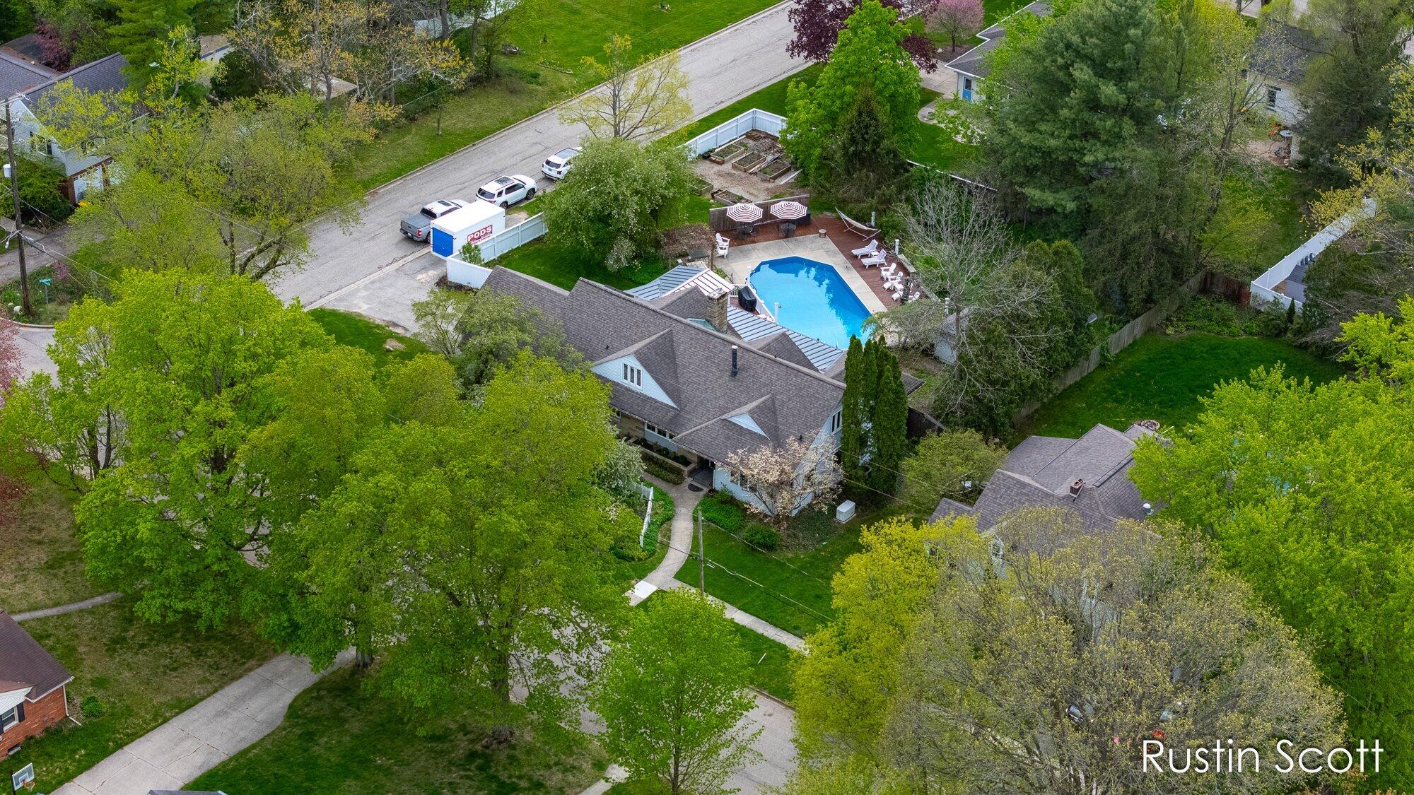 185 S Monroe Street NE Rockford MI 49341