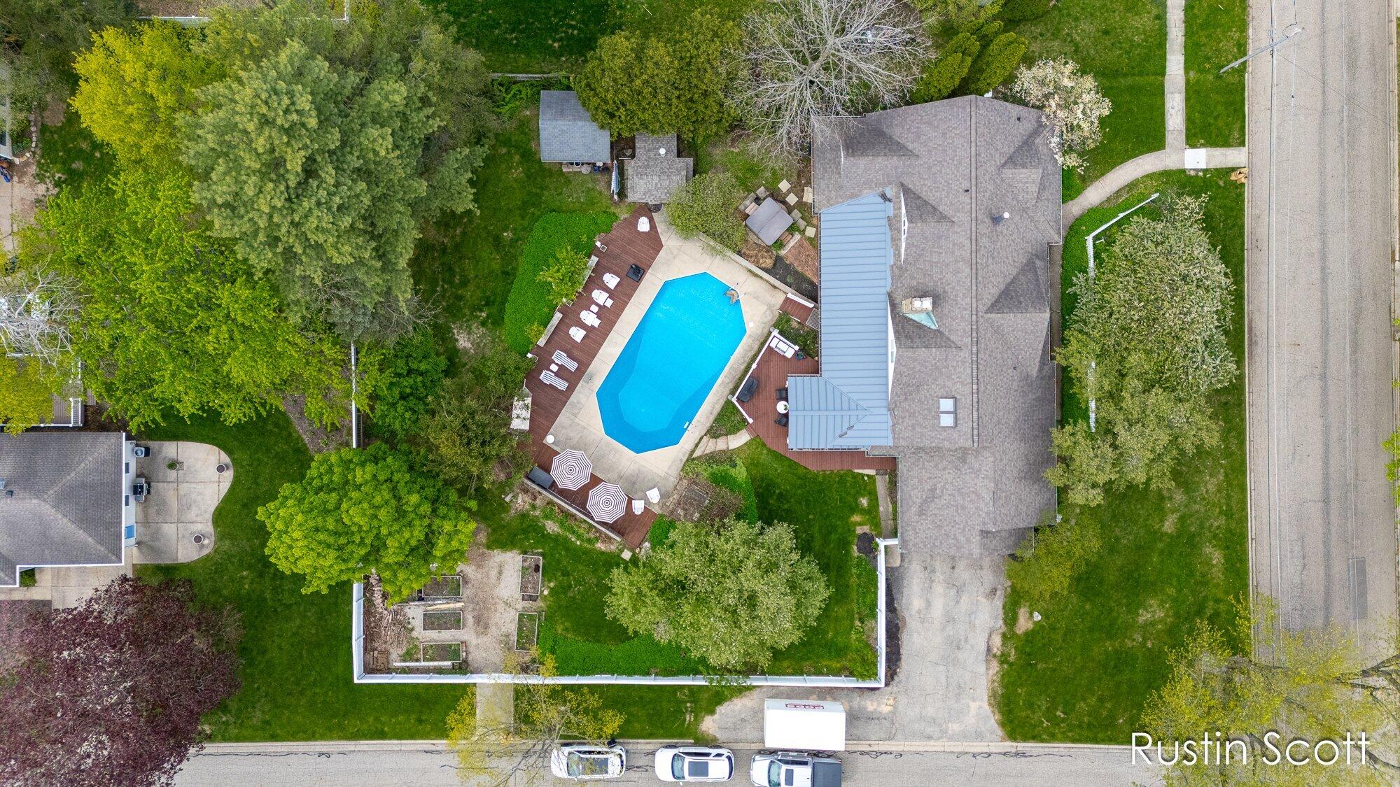 185 S Monroe Street NE Rockford MI 49341
