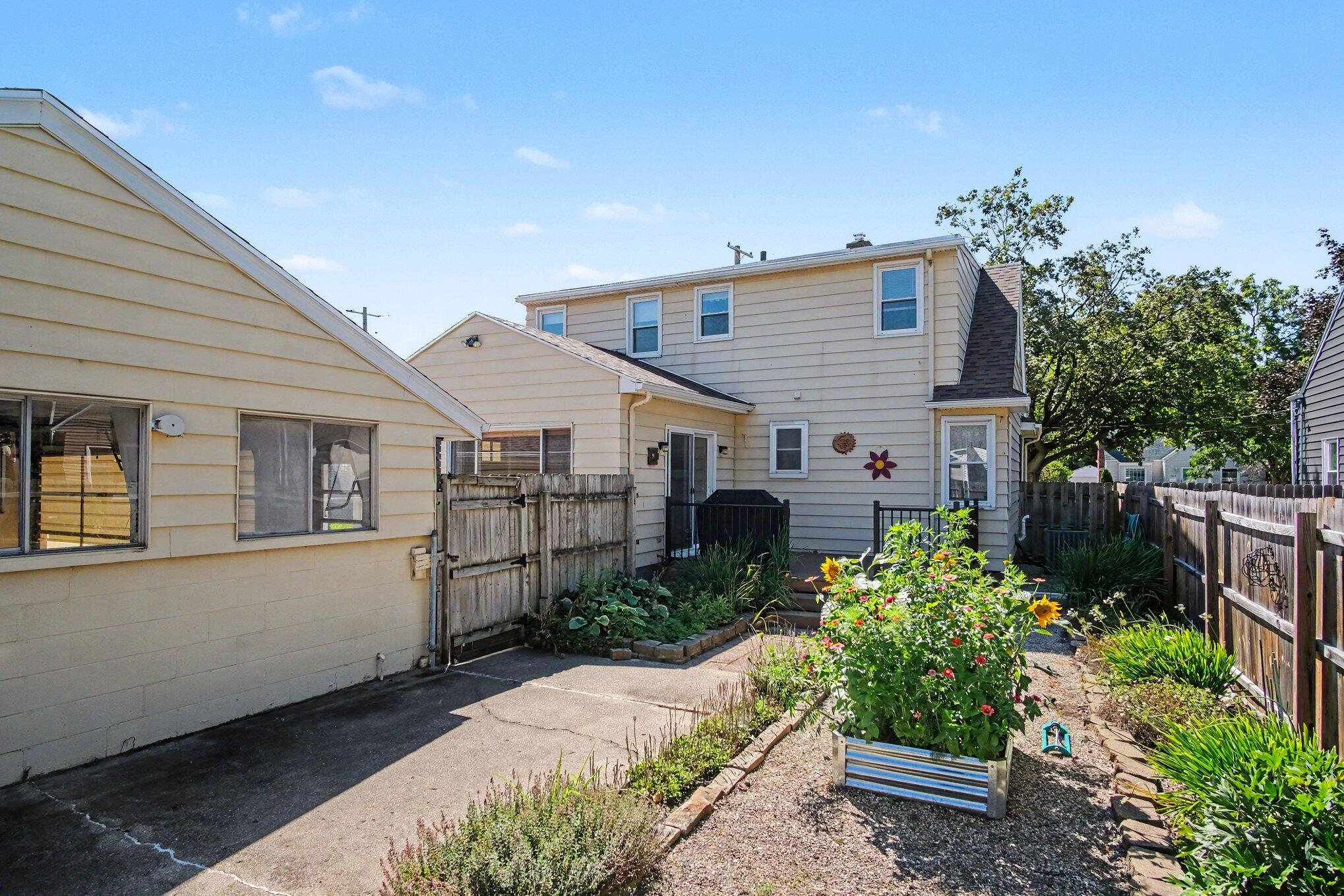 1656 Widdicomb Avenue NW Grand Rapids MI 49504
