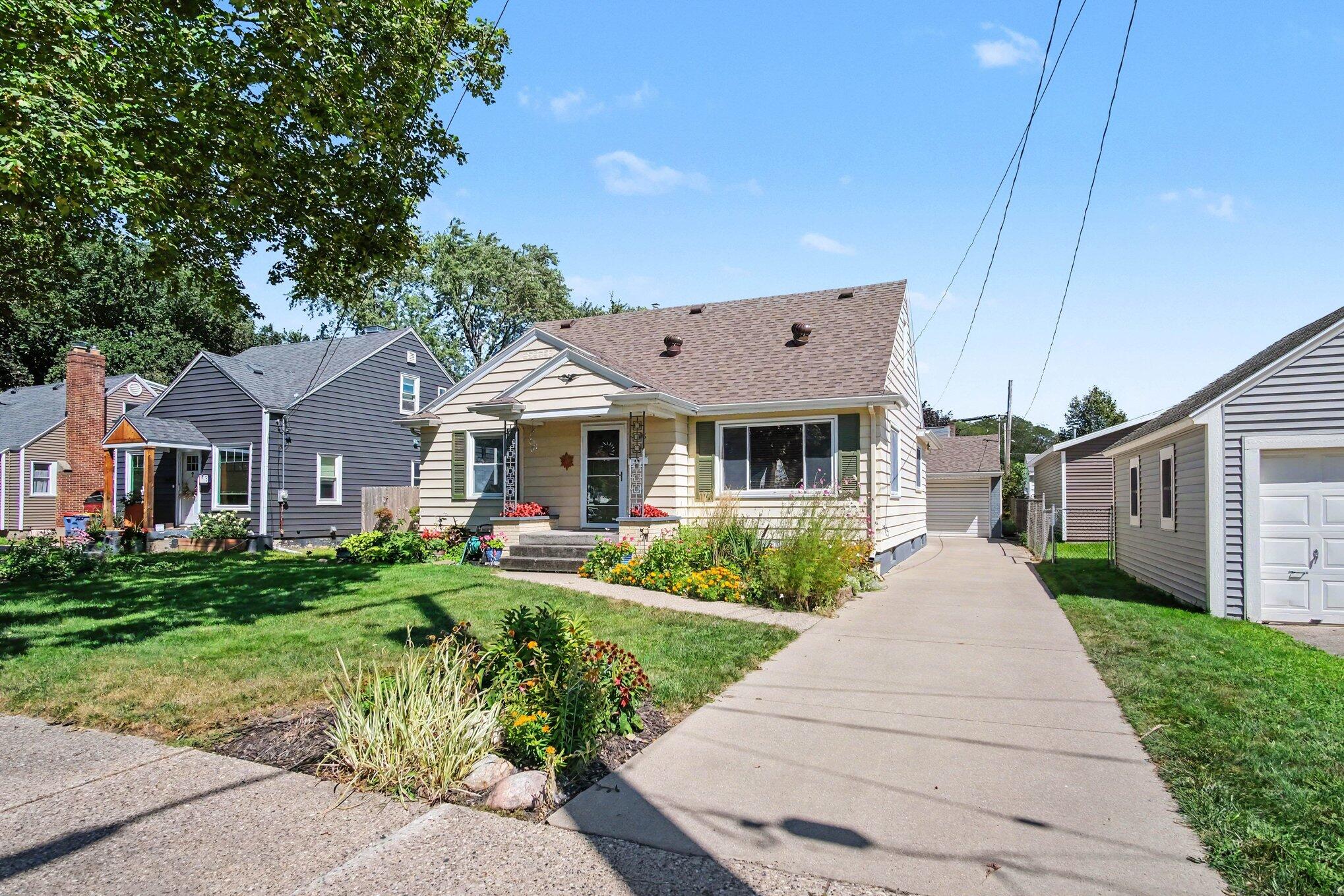 1656 Widdicomb Avenue NW Grand Rapids MI 49504