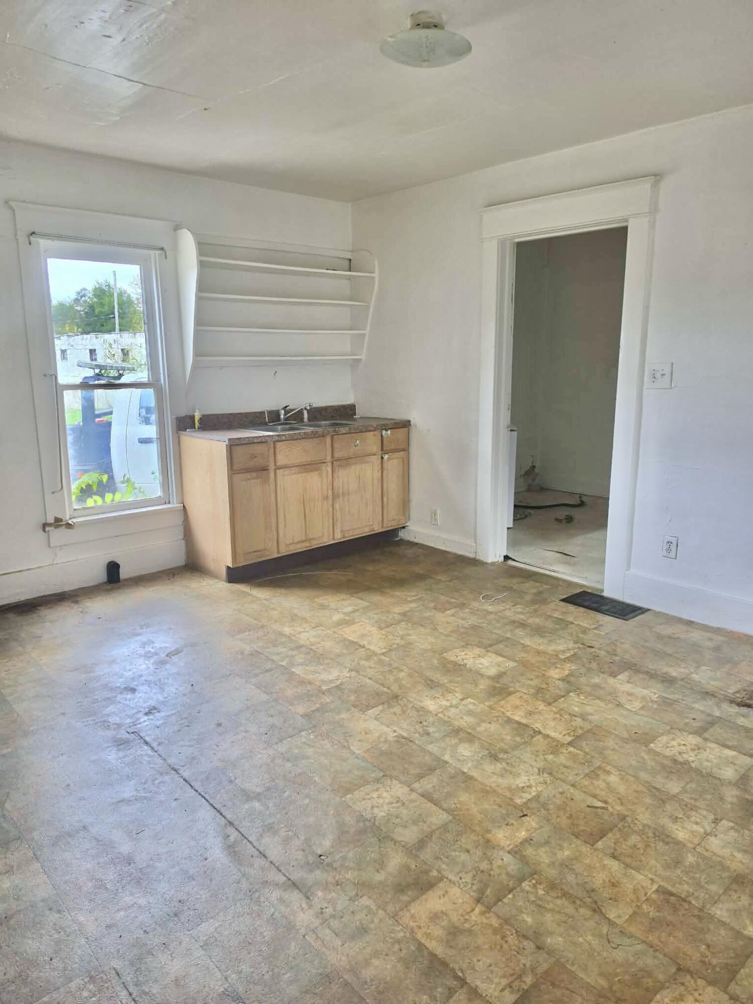 1069 E Main Street Benton Harbor MI 49022