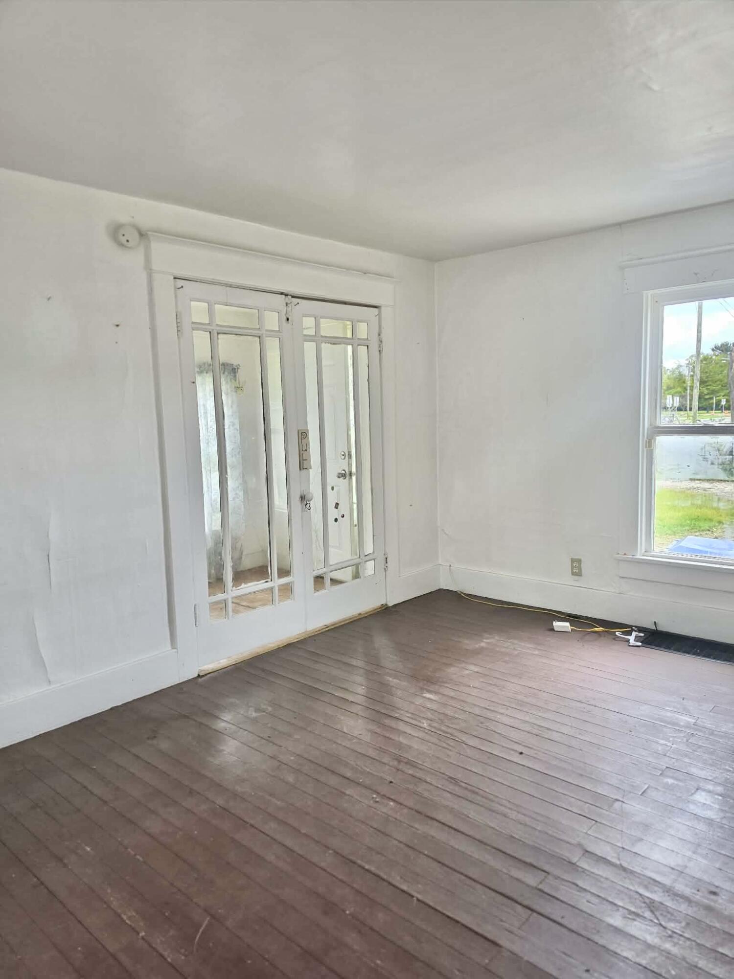 1069 E Main Street Benton Harbor MI 49022