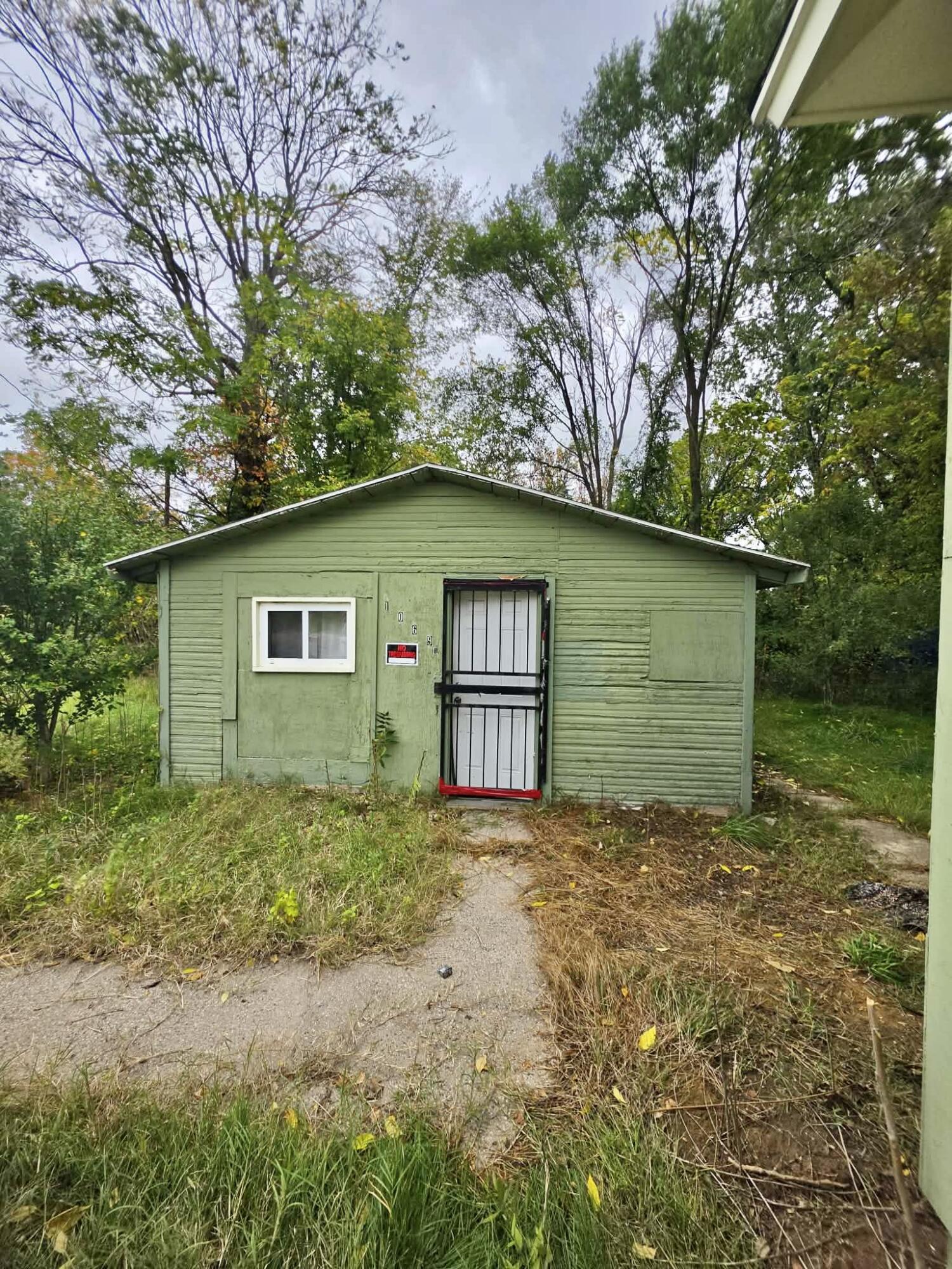 1069 E Main Street Benton Harbor MI 49022