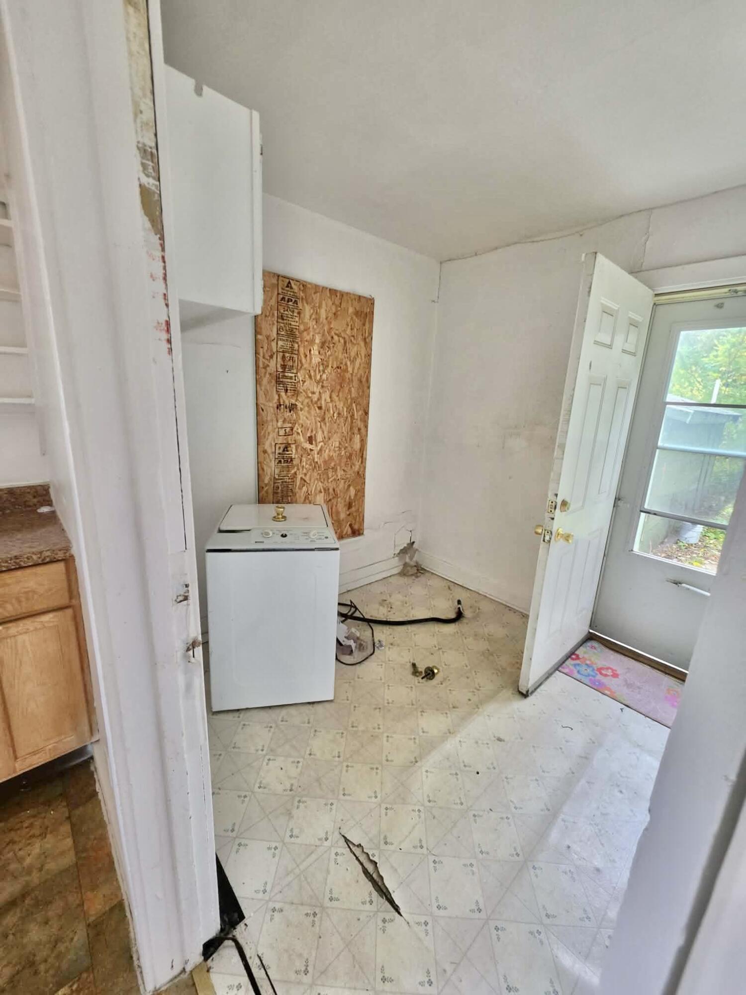 1069 E Main Street Benton Harbor MI 49022