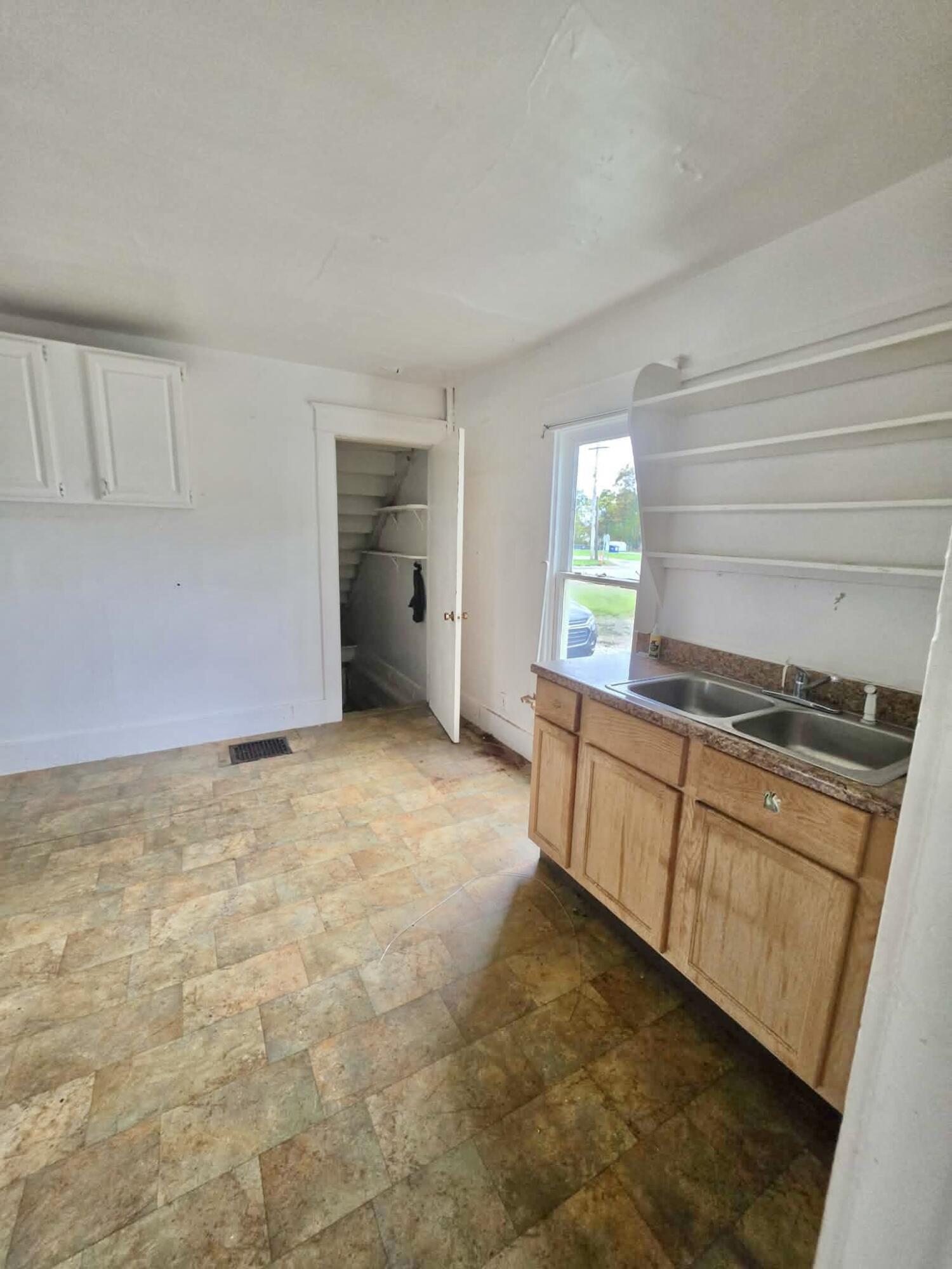 1069 E Main Street Benton Harbor MI 49022