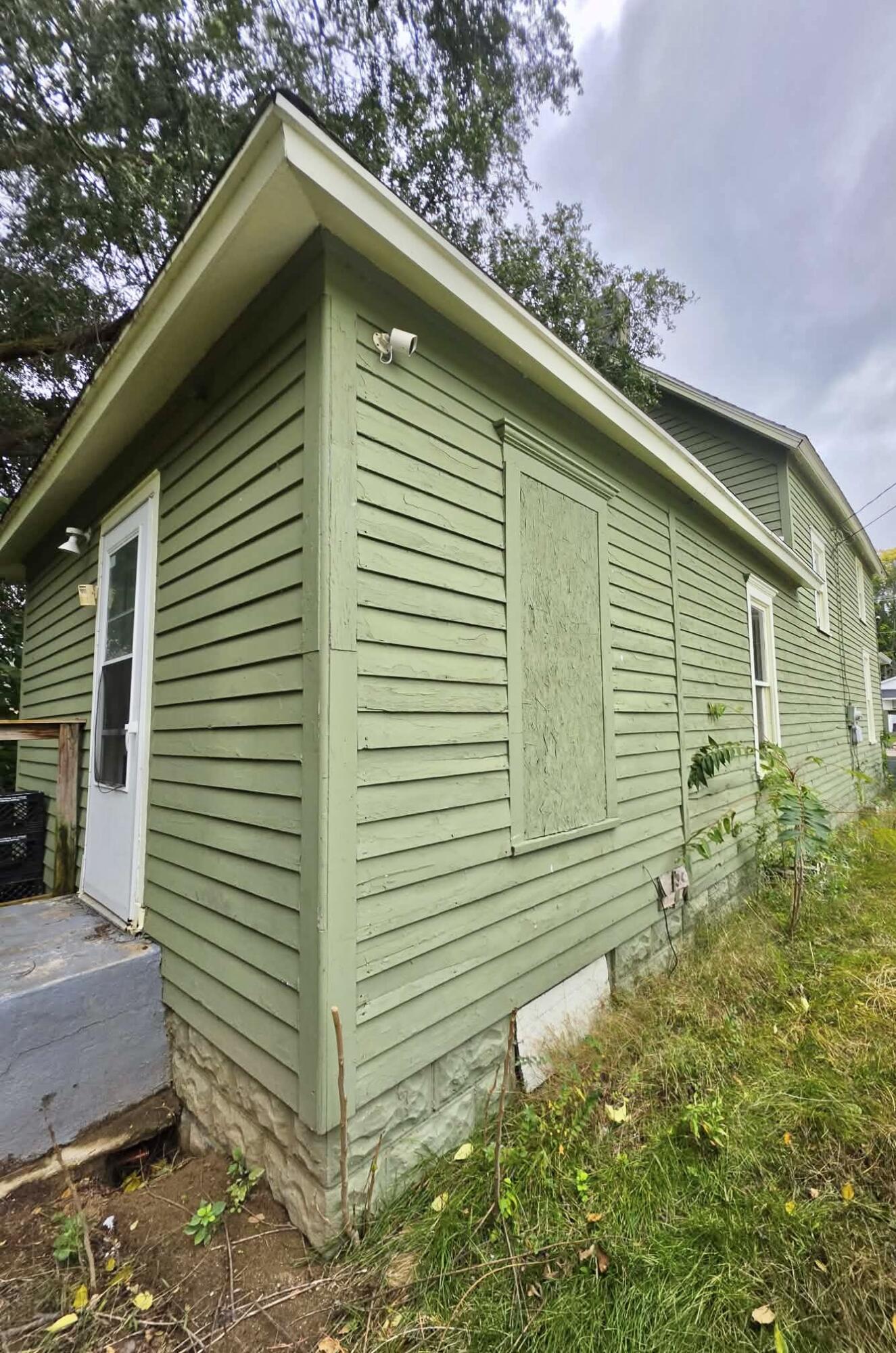 1069 E Main Street Benton Harbor MI 49022