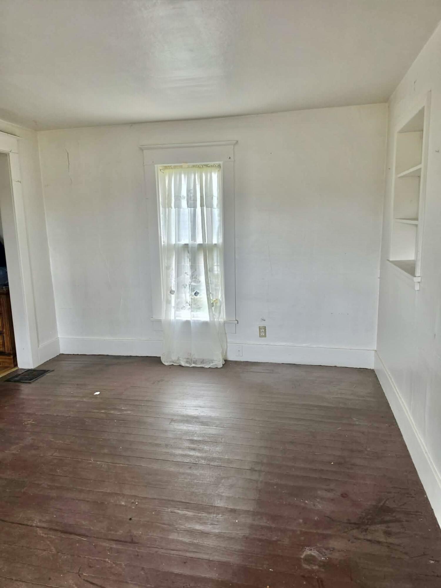 1069 E Main Street Benton Harbor MI 49022