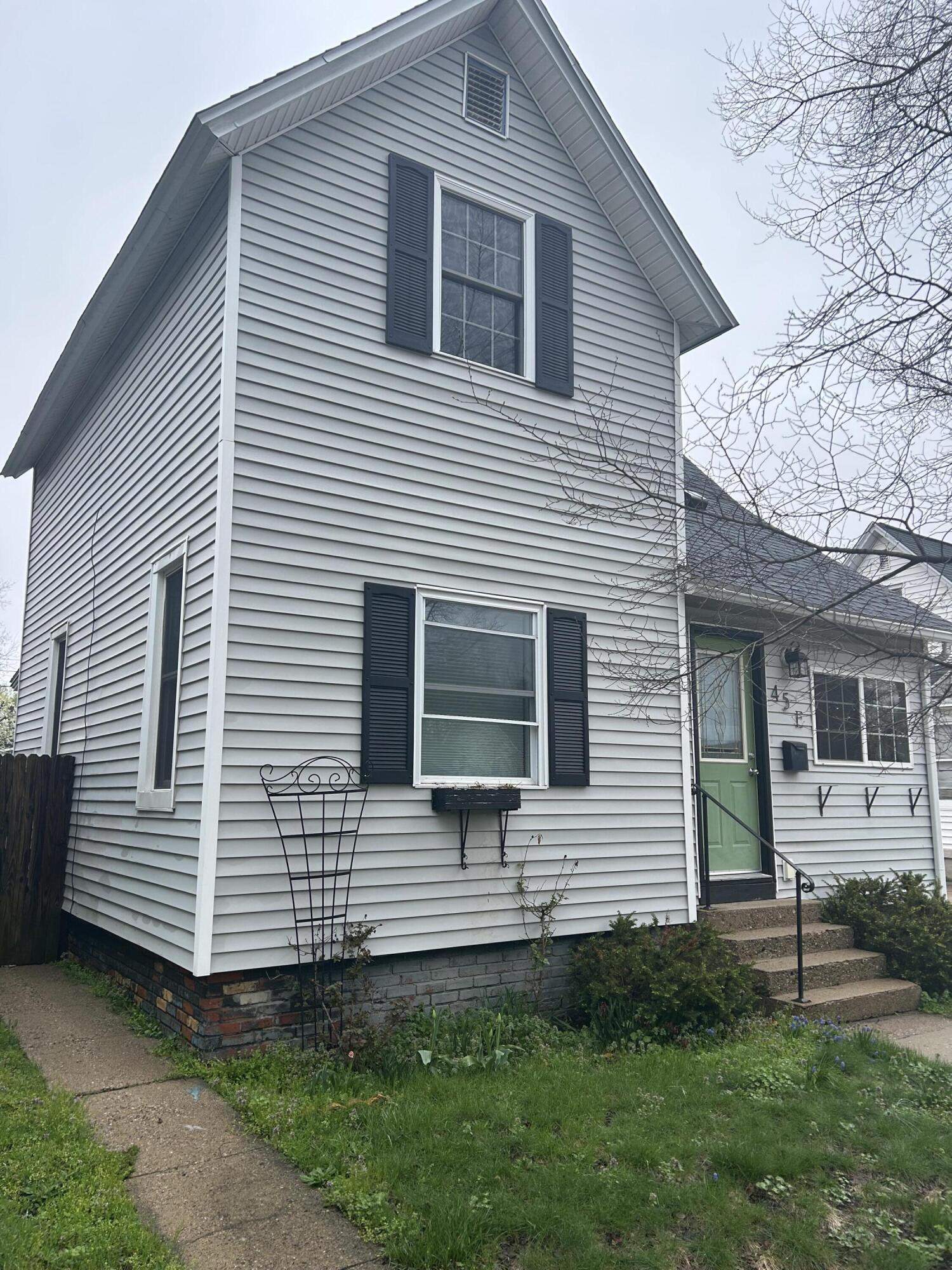 45 E 18th Street Holland MI 49423
