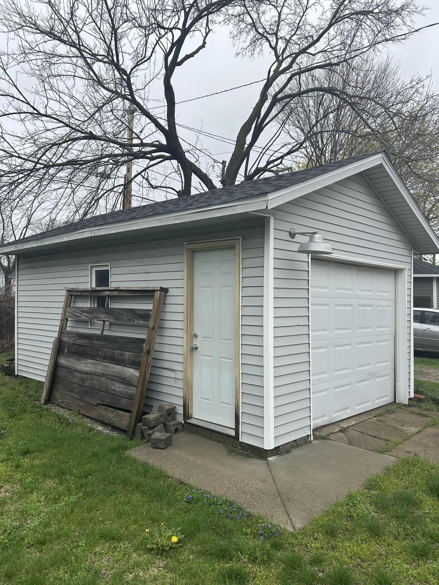 45 E 18th Street Holland MI 49423