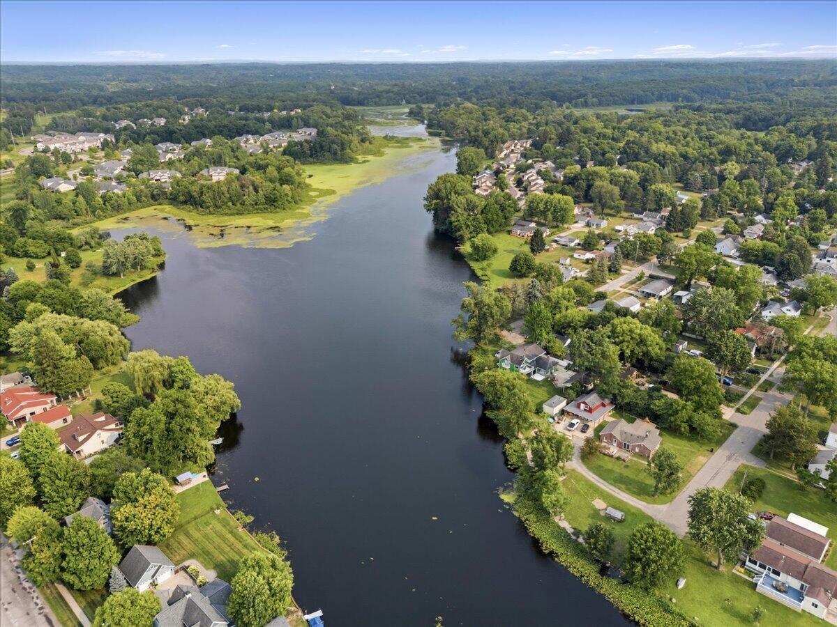 608 Heritage Circle Fenton MI 48430