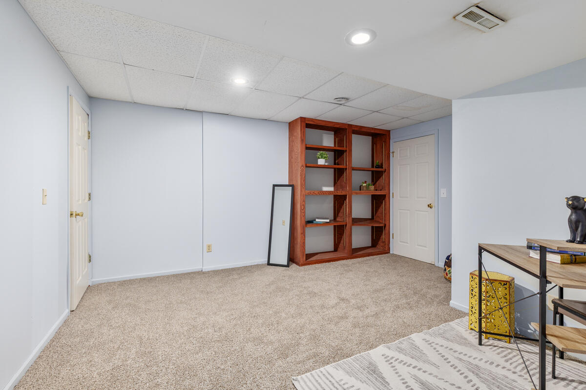 4815 Sweet Cherry Lane Kalamazoo MI 49004