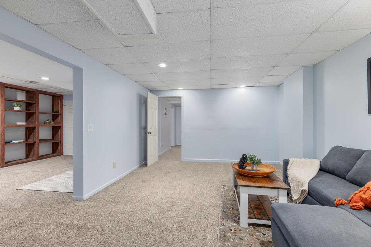 4815 Sweet Cherry Lane Kalamazoo MI 49004