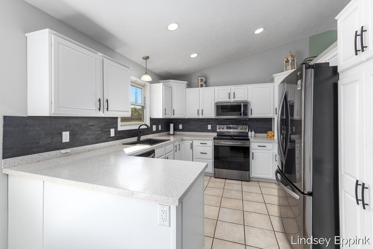 428 Escanaba Lane Muskegon MI 49442