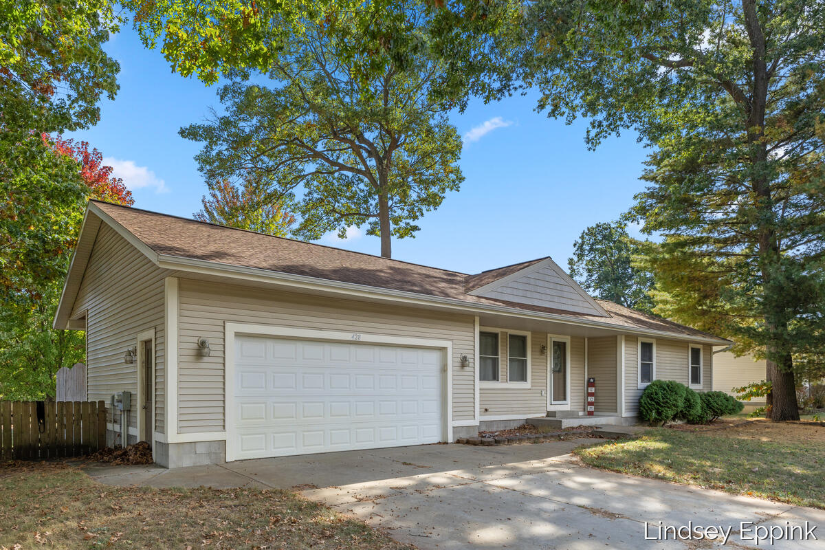 428 Escanaba Lane Muskegon MI 49442