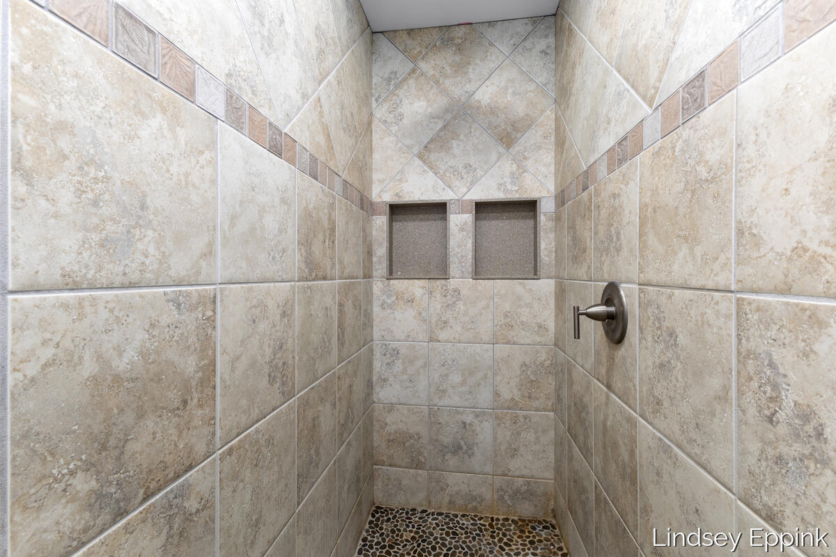428 Escanaba Lane Muskegon MI 49442
