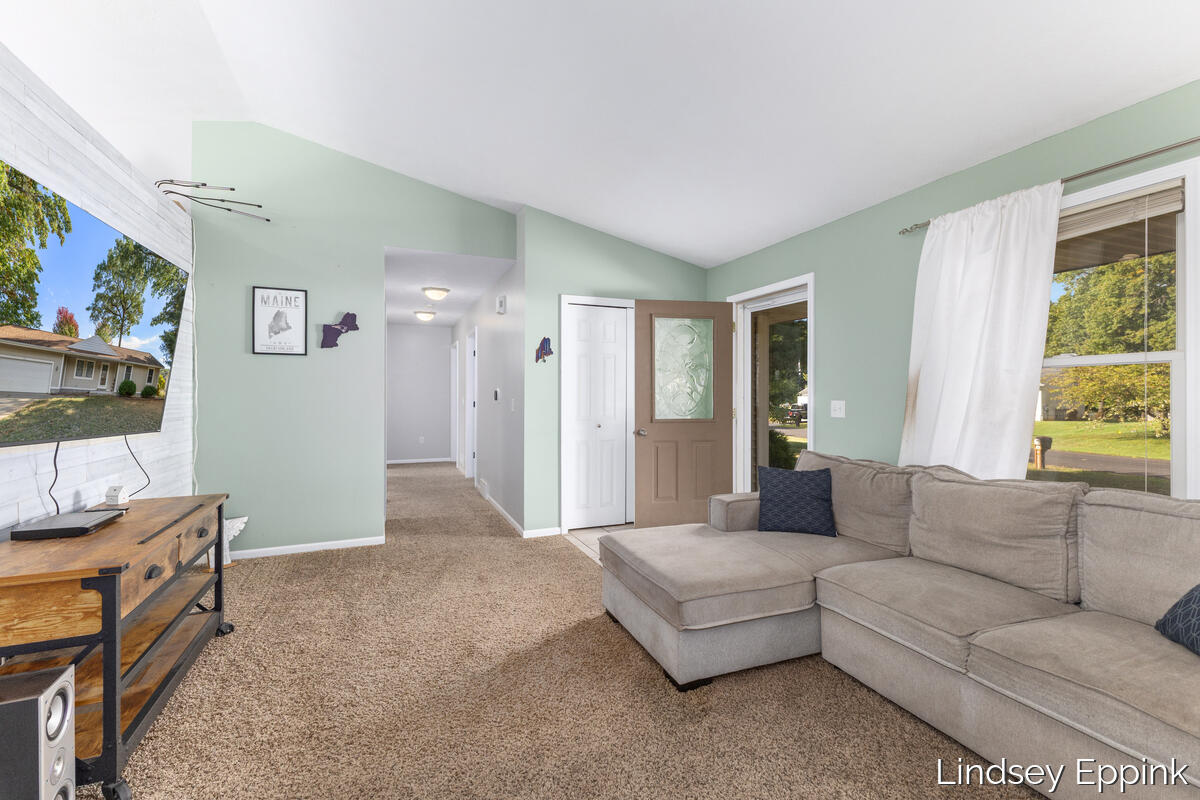 428 Escanaba Lane Muskegon MI 49442