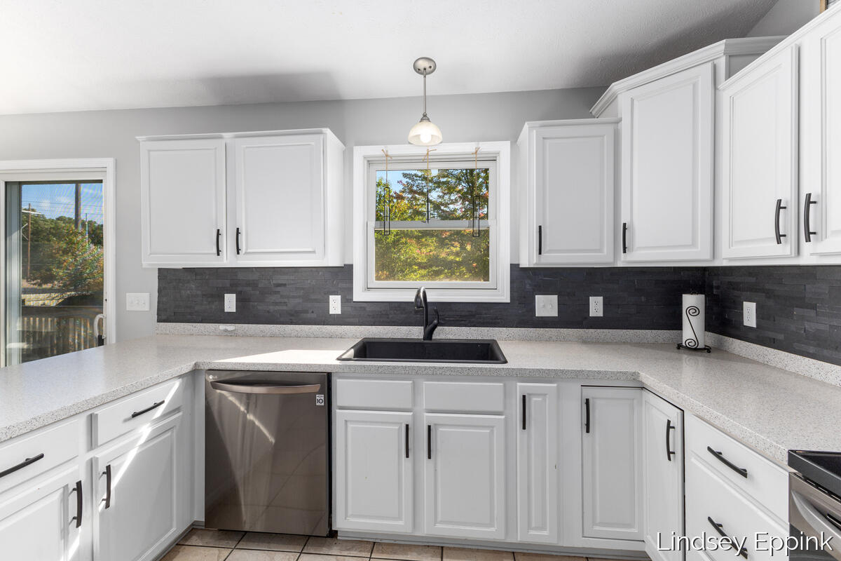 428 Escanaba Lane Muskegon MI 49442