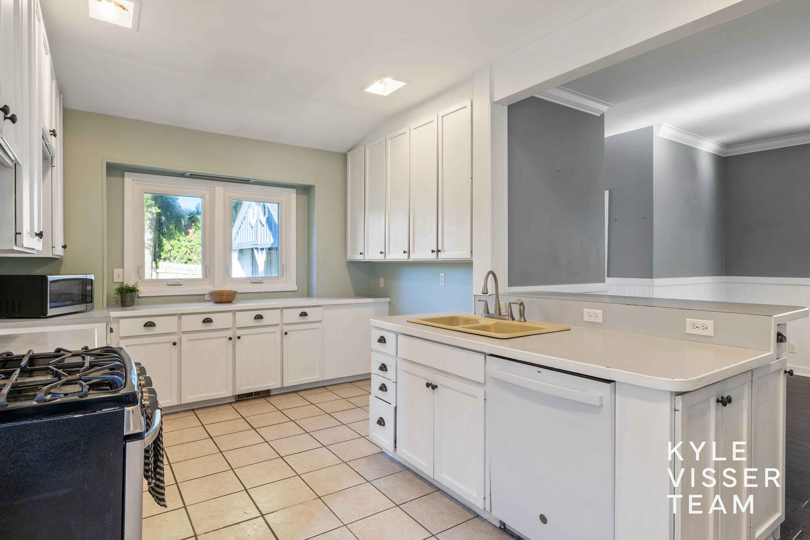 725 Gladstone Drive SE East Grand Rapids MI 49506