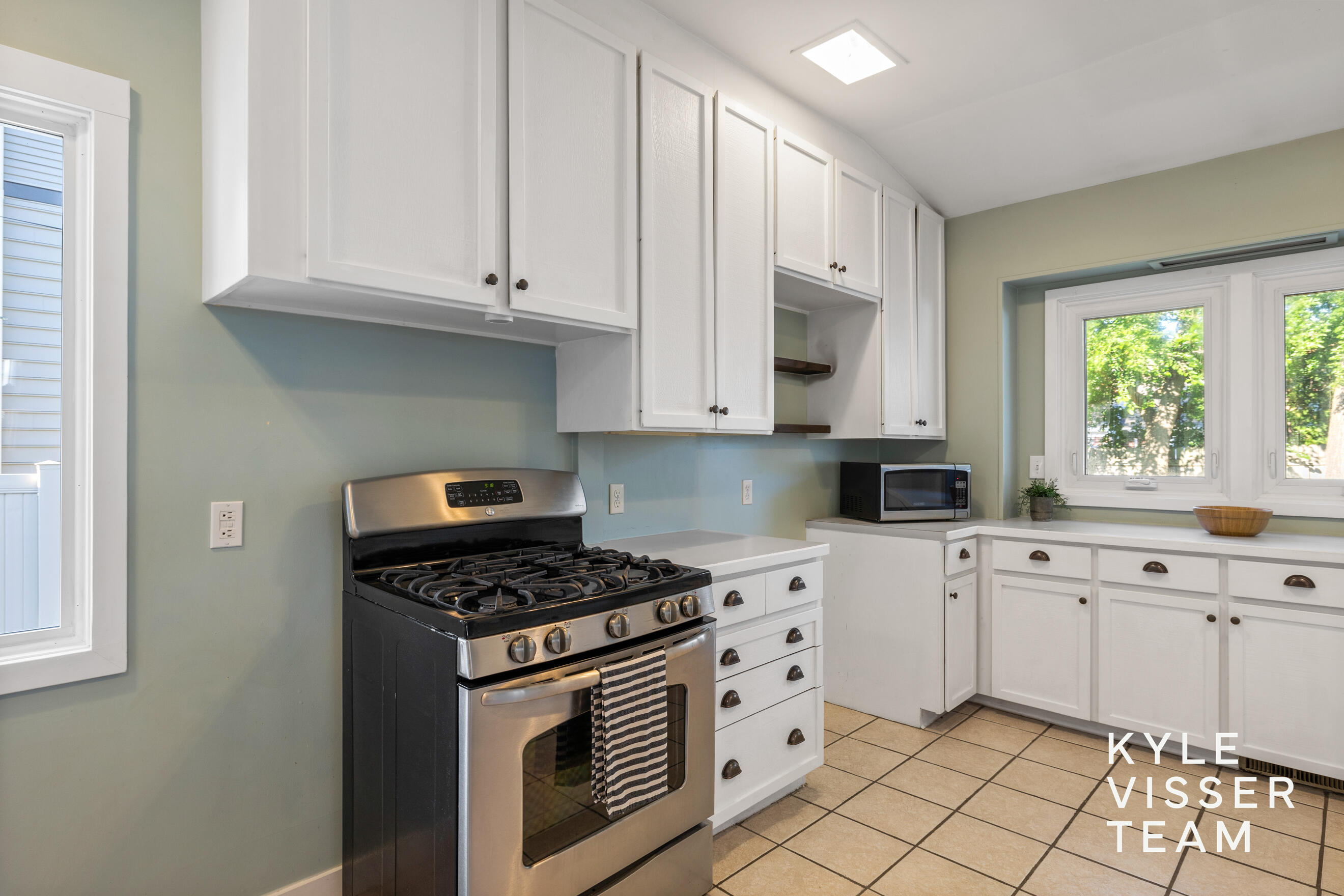 725 Gladstone Drive SE East Grand Rapids MI 49506