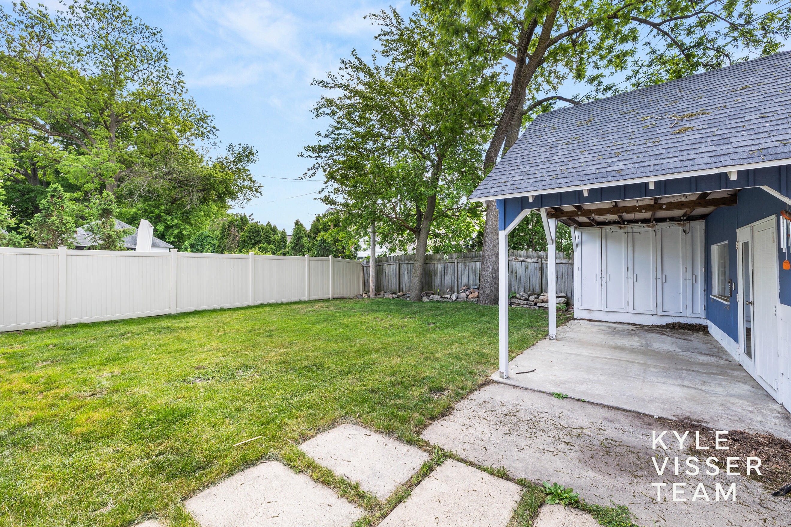 725 Gladstone Drive SE East Grand Rapids MI 49506