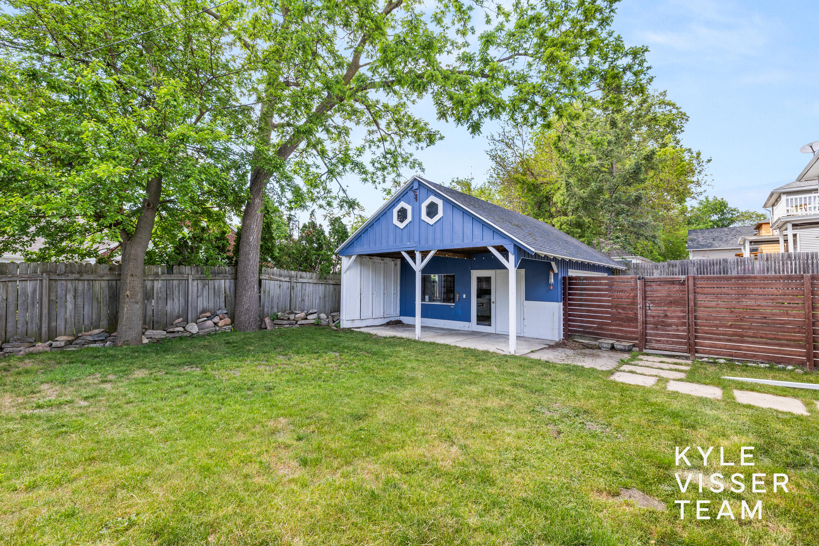 725 Gladstone Drive SE East Grand Rapids MI 49506