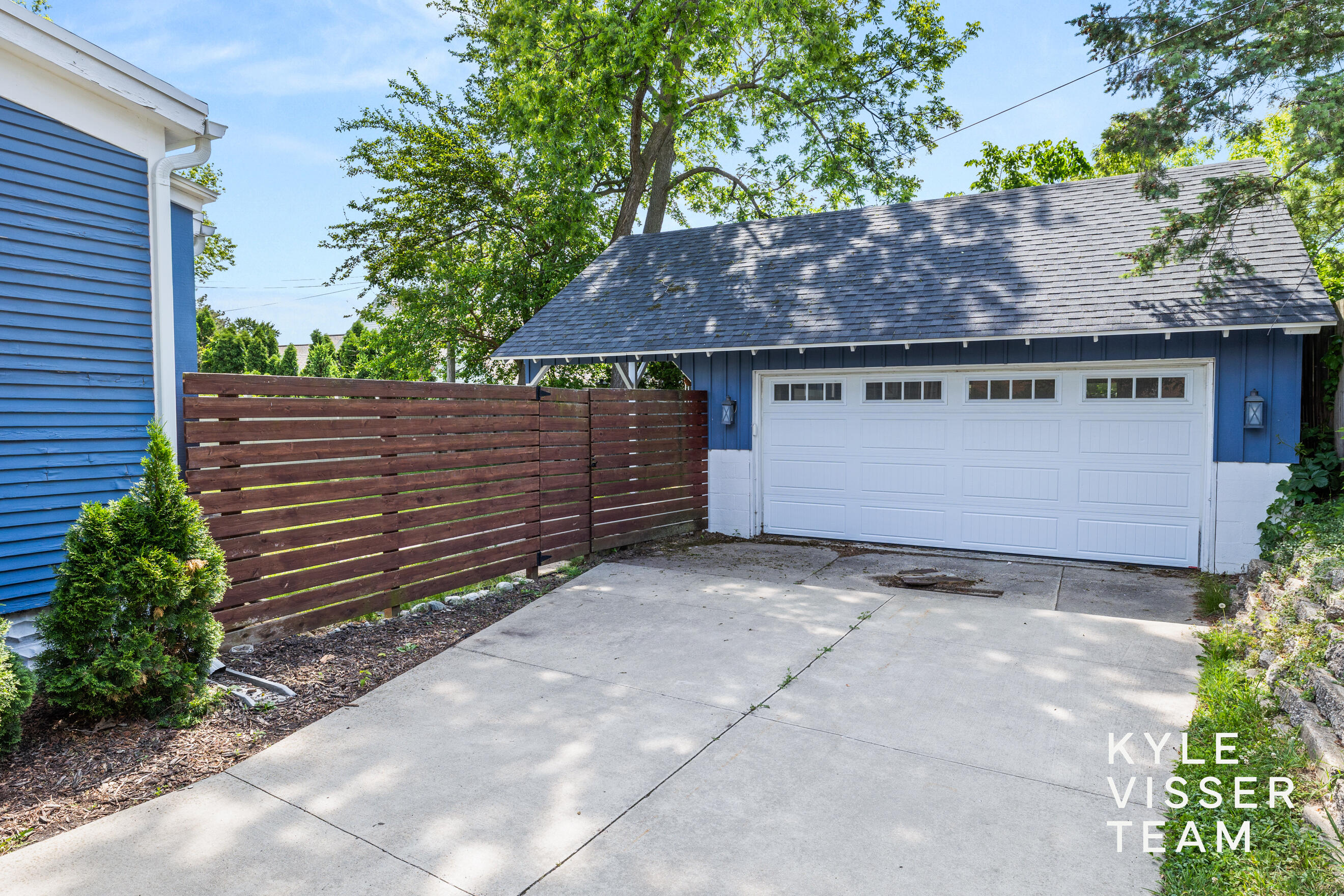 725 Gladstone Drive SE East Grand Rapids MI 49506