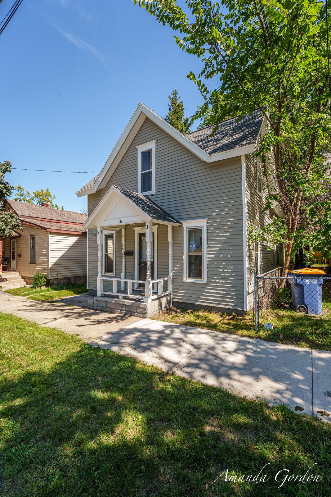 16 Indiana Avenue NW Grand Rapids MI 49504