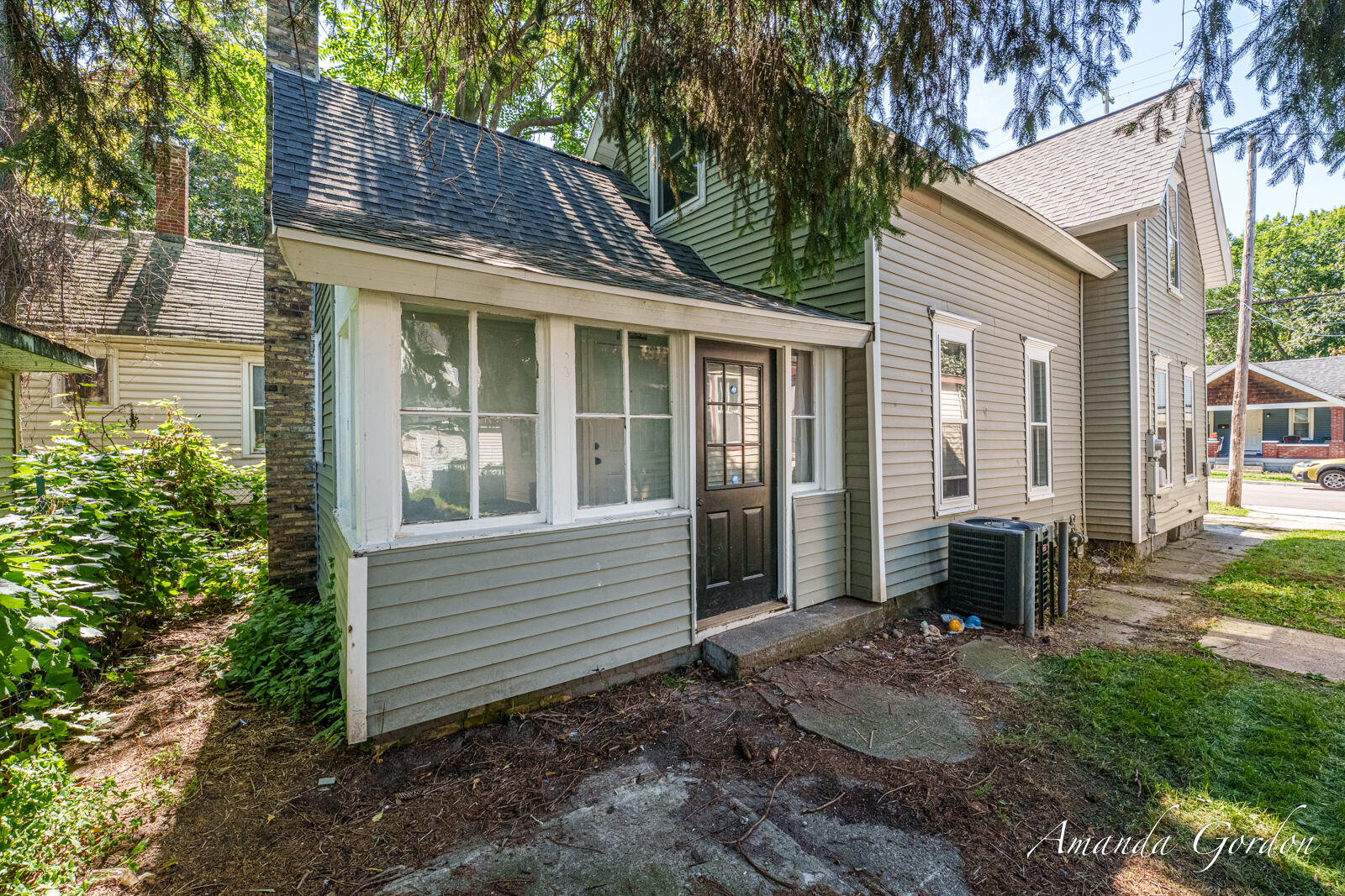 16 Indiana Avenue NW Grand Rapids MI 49504