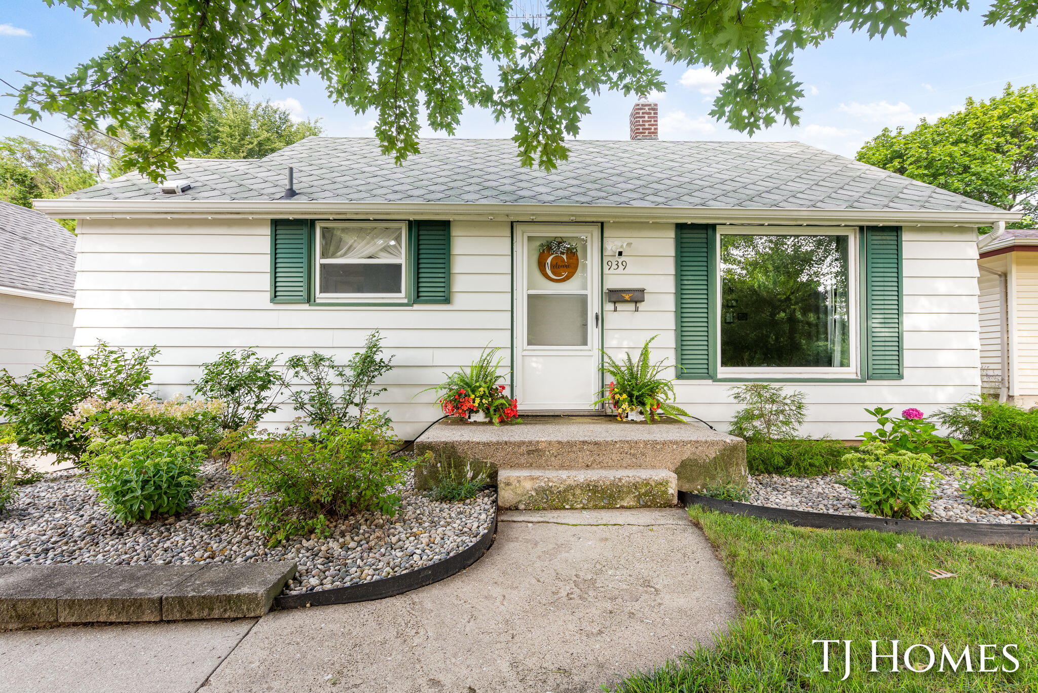 939 Benjamin Avenue NE Grand Rapids MI 49503