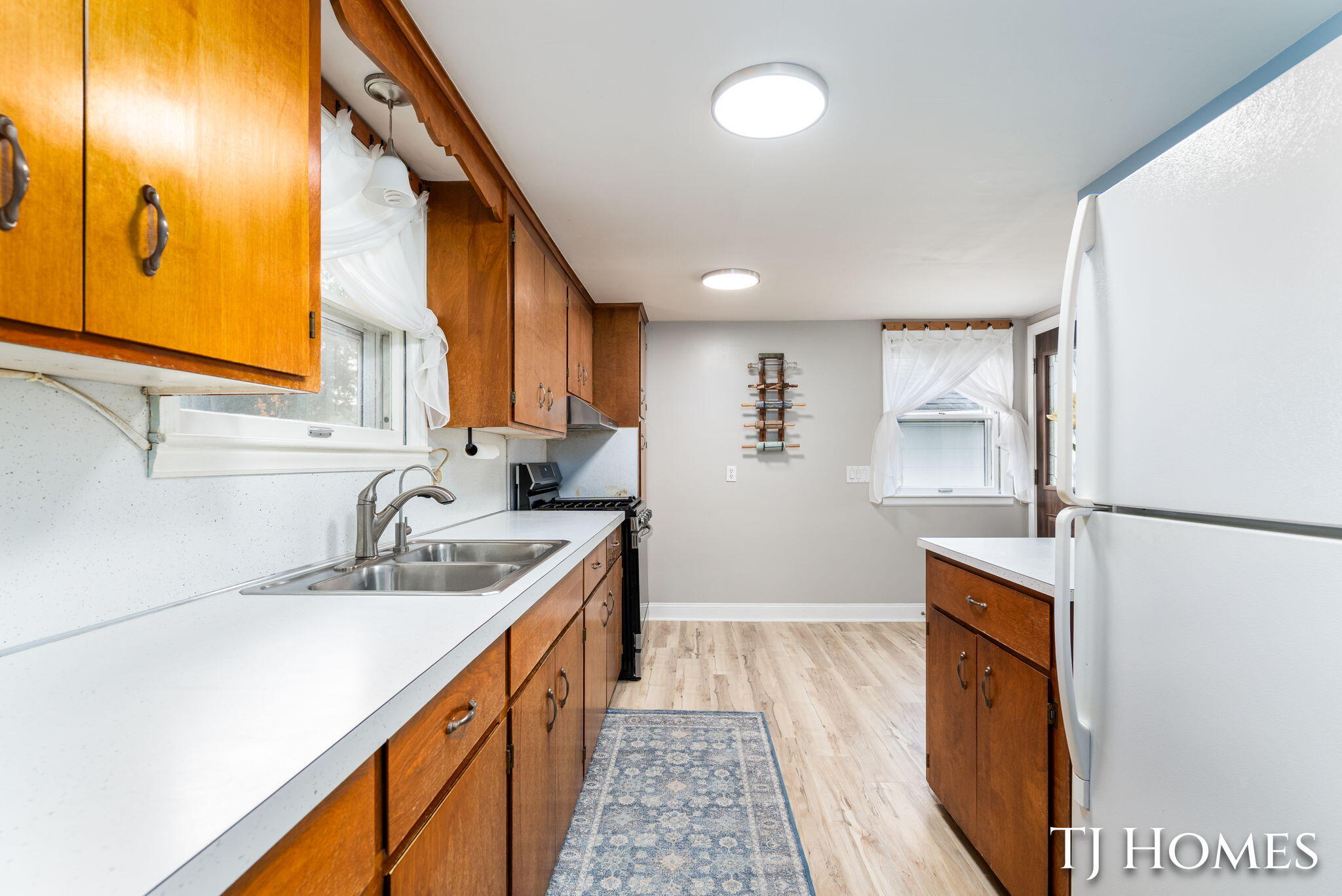 939 Benjamin Avenue NE Grand Rapids MI 49503