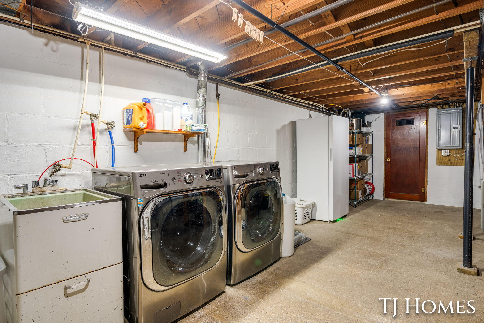 939 Benjamin Avenue NE Grand Rapids MI 49503