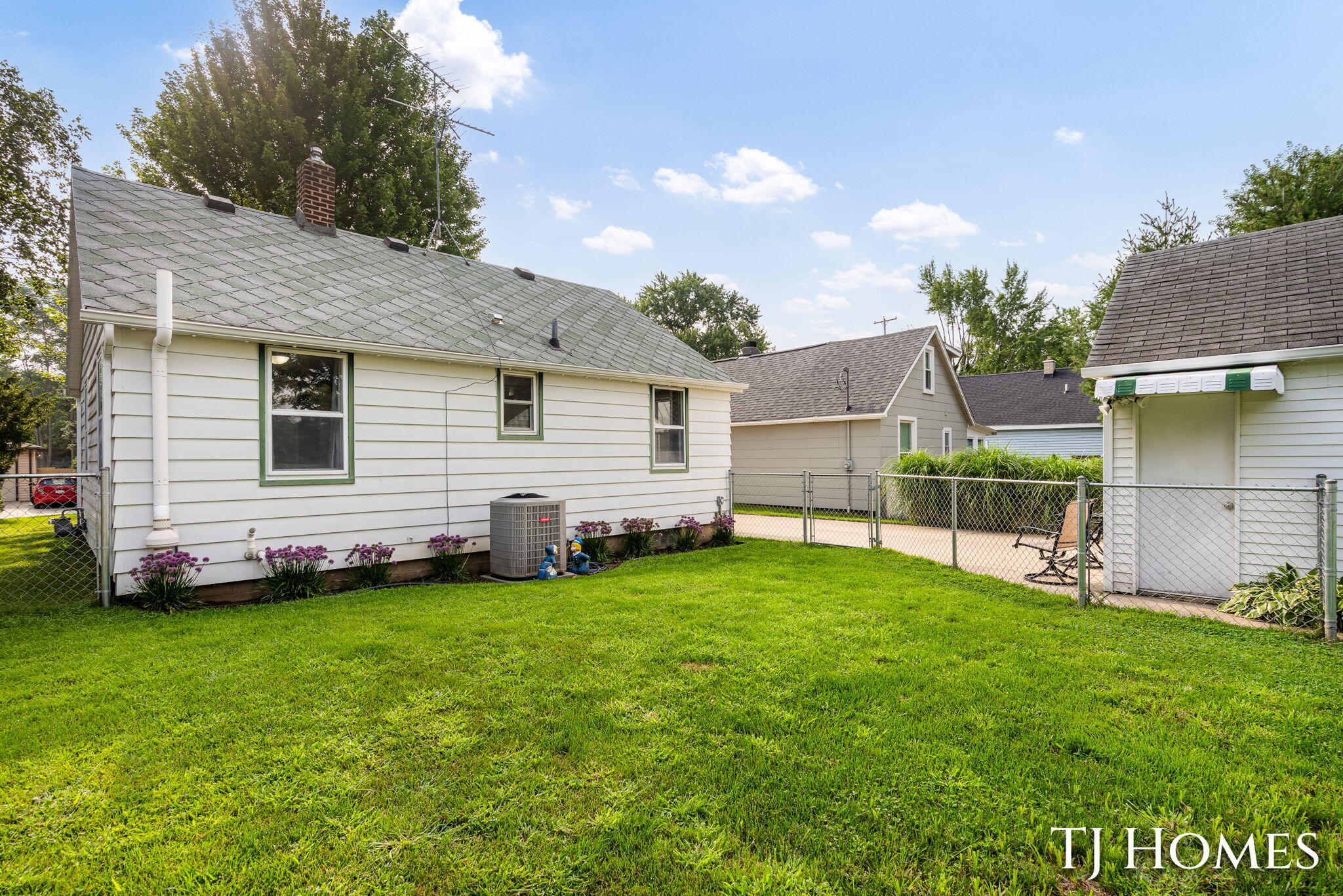 939 Benjamin Avenue NE Grand Rapids MI 49503